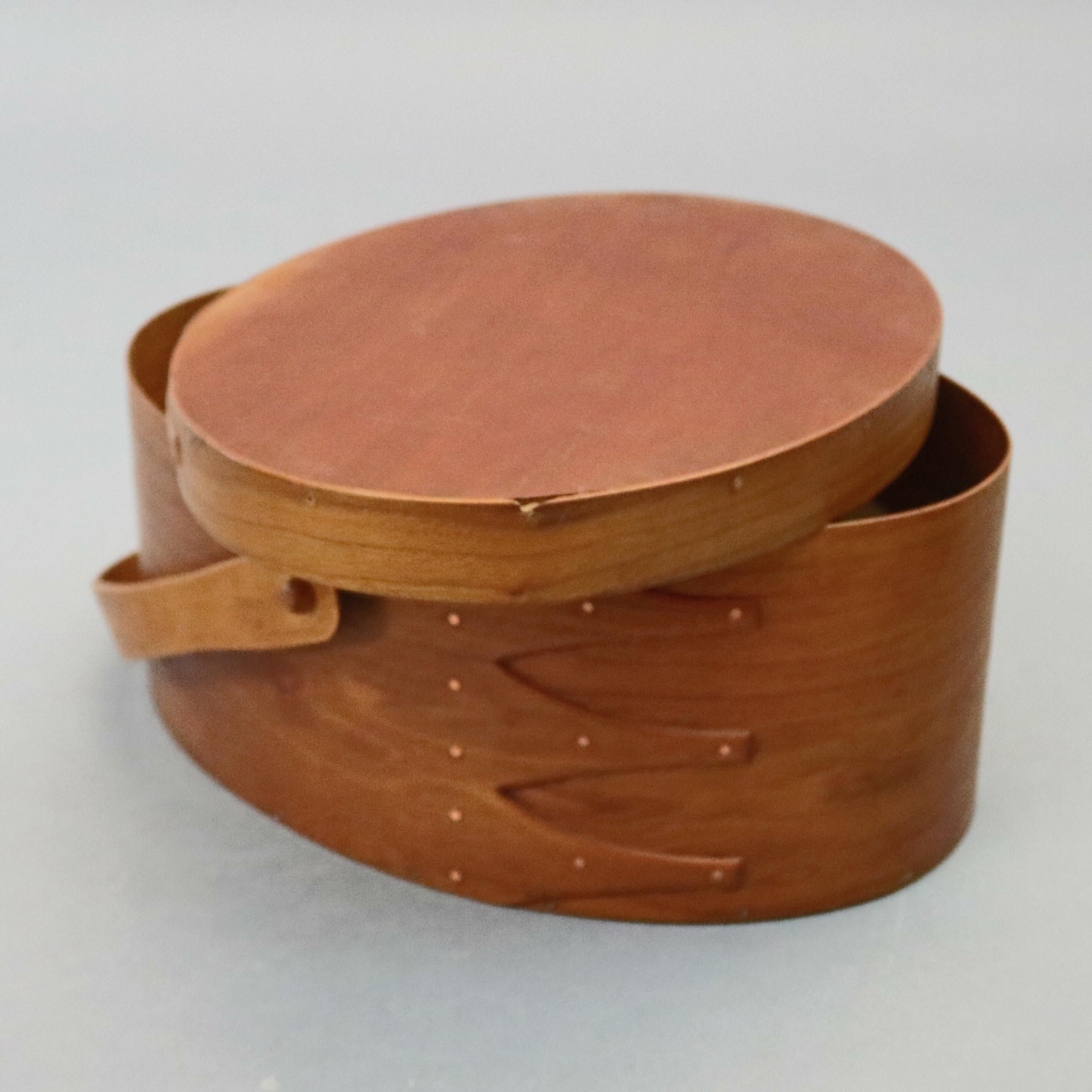 Set of Three Graduated Oval Lesher School Handled Shaker Boxes, 20th Century 2