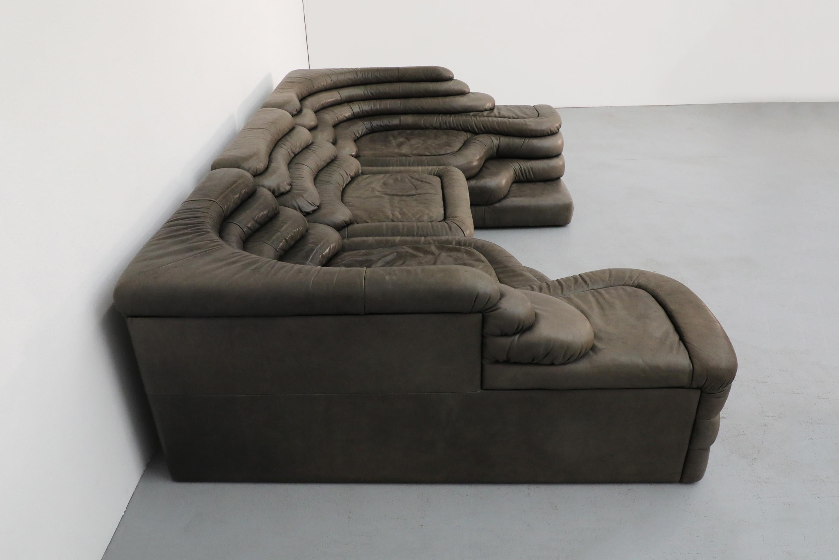 Ensemble de trois canapés De Sede DS-1025 Terrazza en cuir gris par Ubald Klug, 1970 3