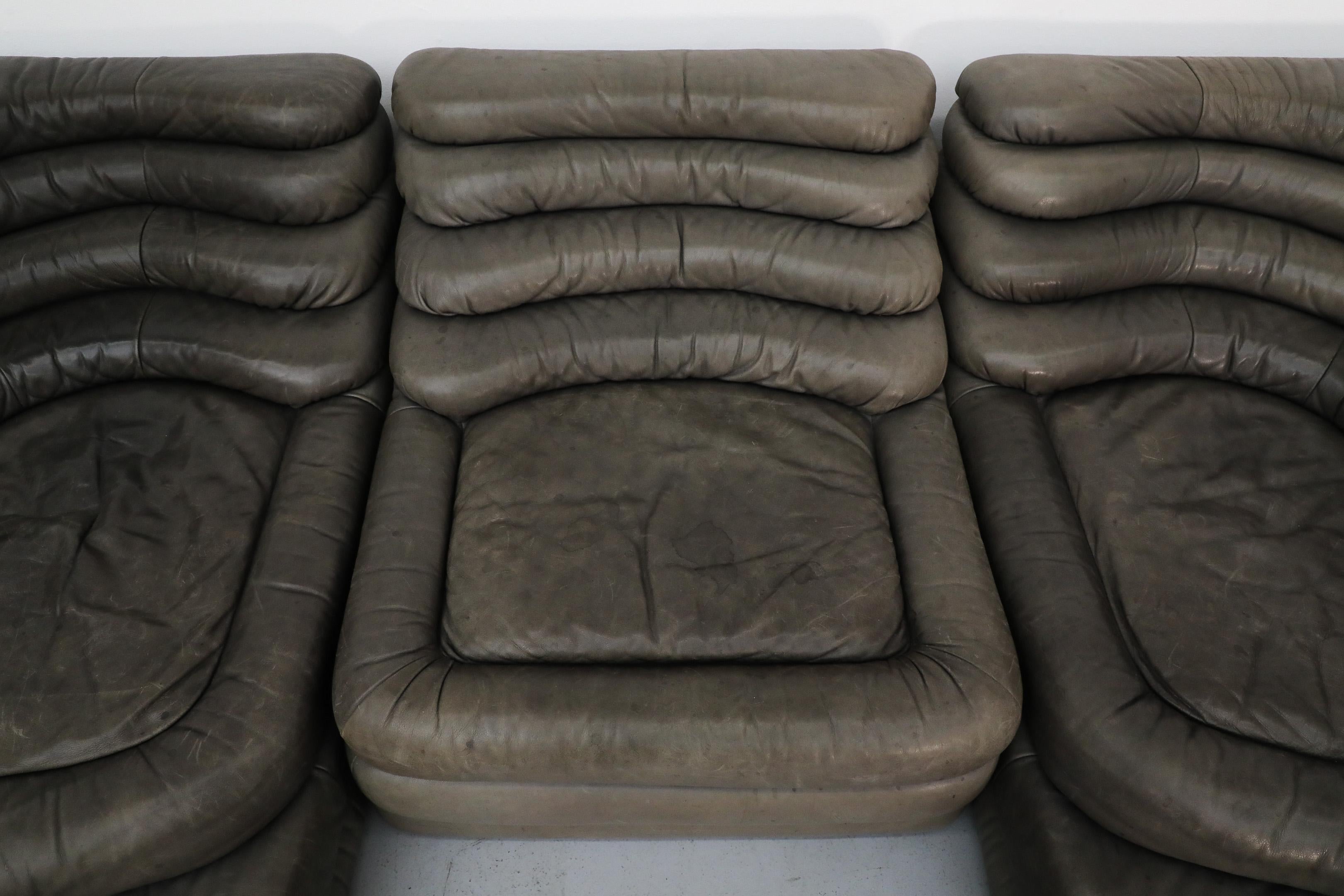 Ensemble de trois canapés De Sede DS-1025 Terrazza en cuir gris par Ubald Klug, 1970 8