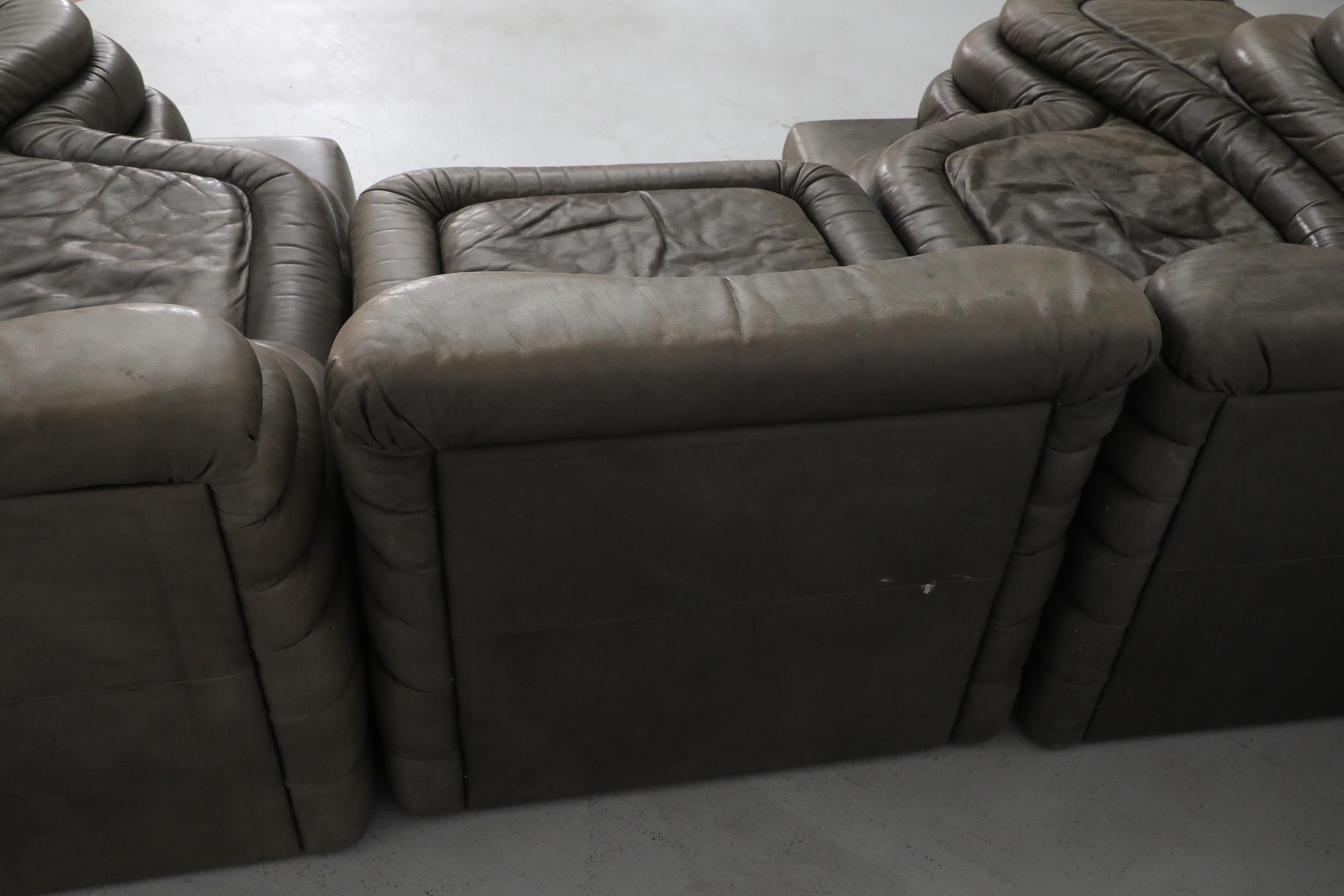 Ensemble de trois canapés De Sede DS-1025 Terrazza en cuir gris par Ubald Klug, 1970 13