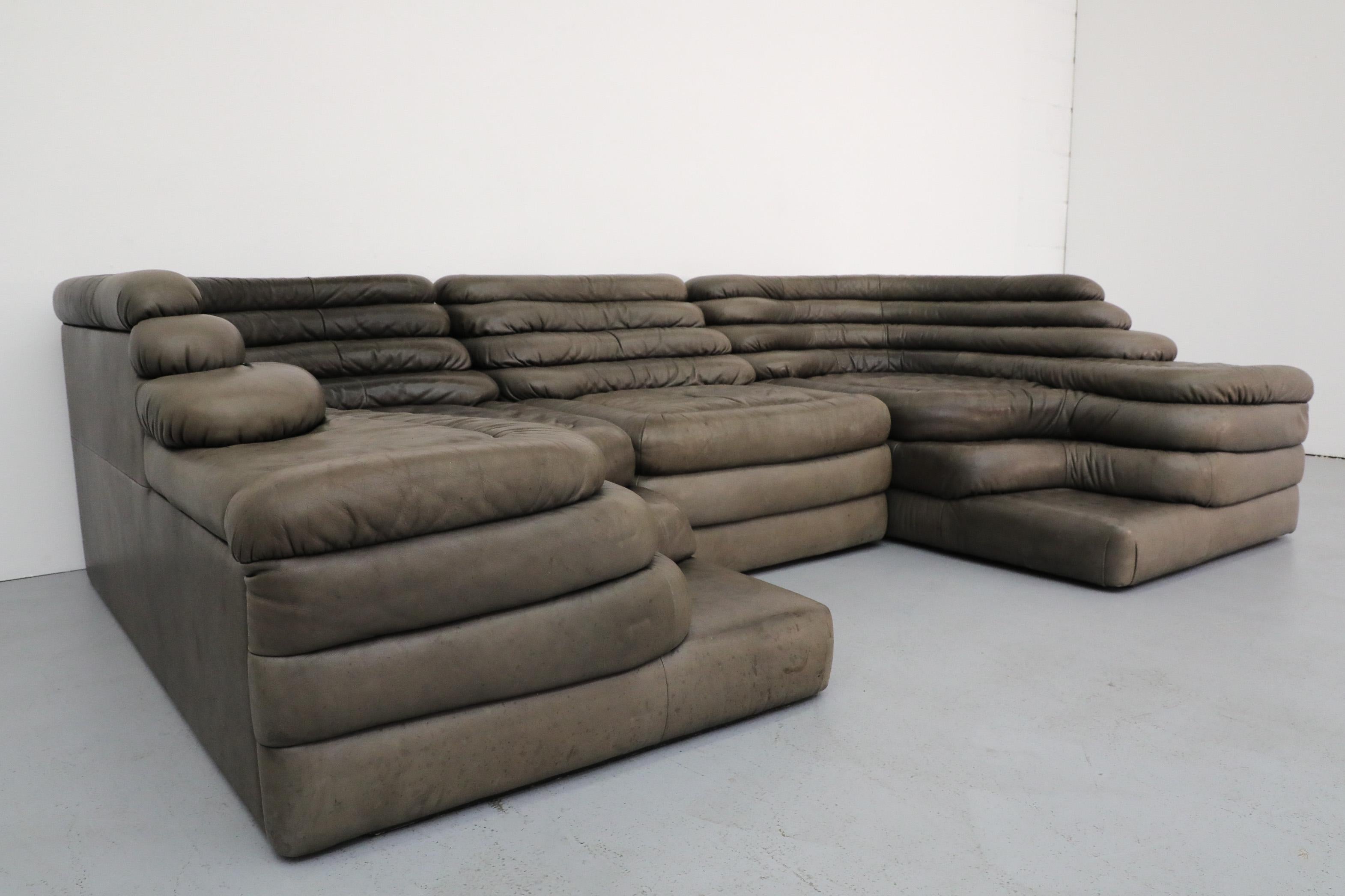 Ensemble de trois canapés De Sede DS-1025 Terrazza en cuir gris par Ubald Klug, 1970 2