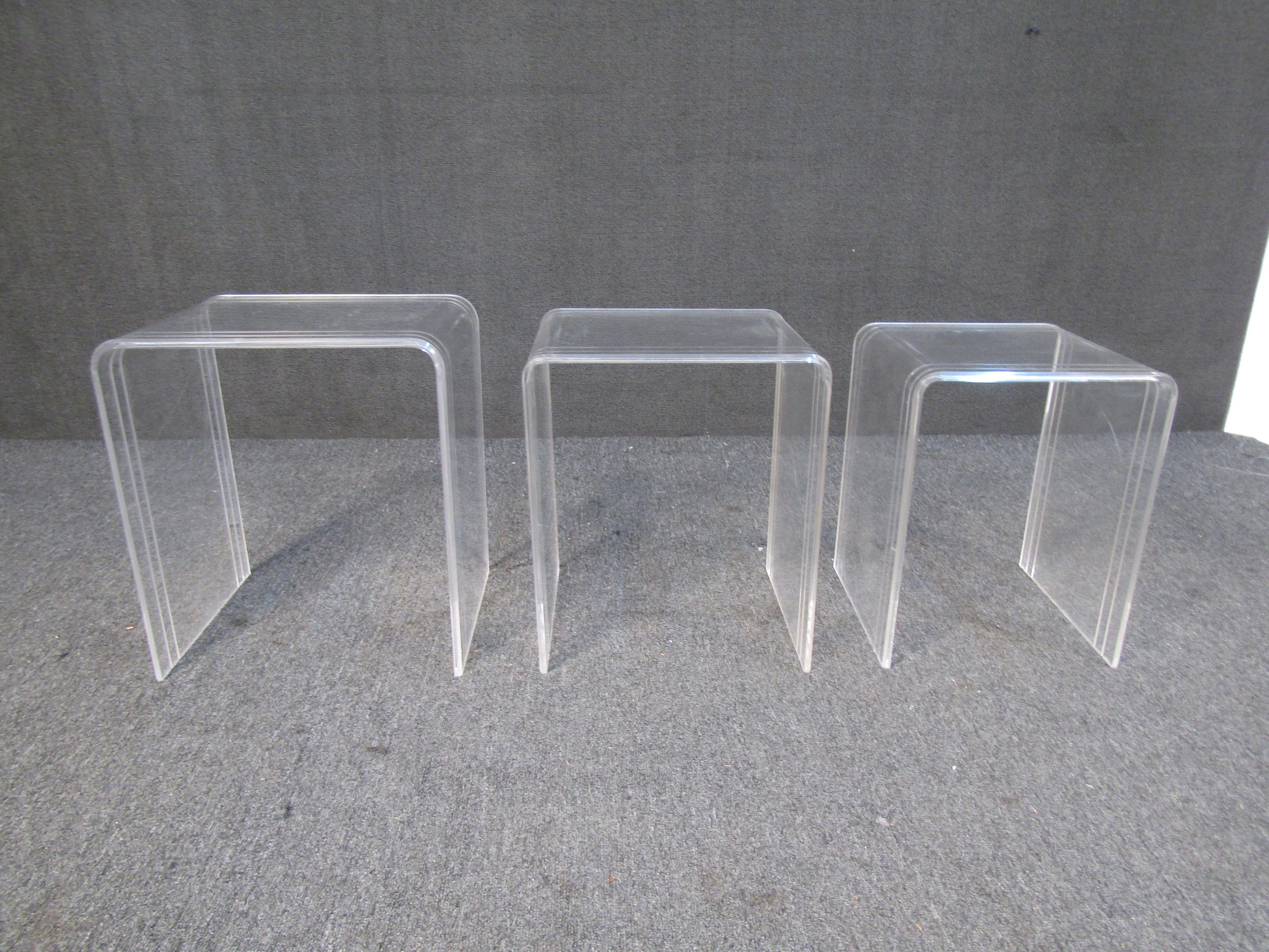 Set of Three Grooved Lucite Nesting Tables In Good Condition In Brooklyn, NY