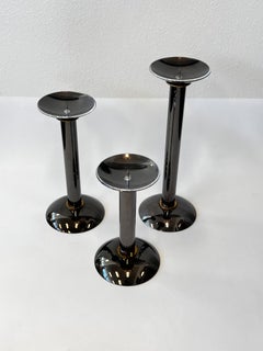 Ensemble de trois bougeoirs en bronze et laiton de Karl Springer