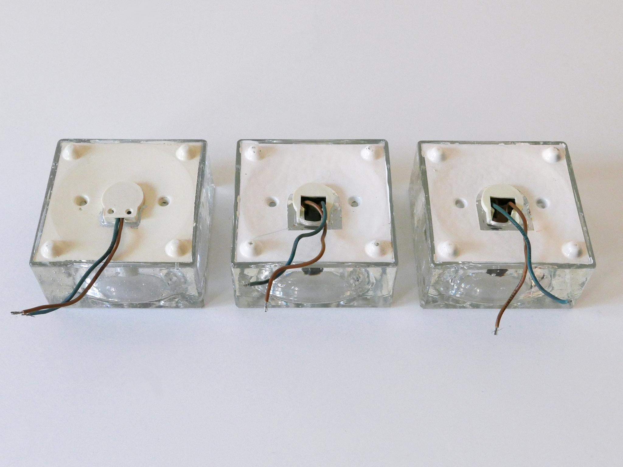 Set of Three Hand-Blown Ice-Glass Cube Sconces by Müller & Zimmer Germany 1970s For Sale 14