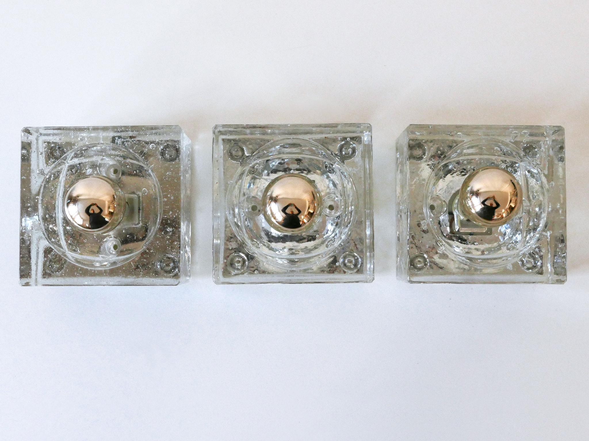 Set of Three Hand-Blown Ice-Glass Cube Sconces by Müller & Zimmer Germany 1970s In Good Condition For Sale In Munich, DE