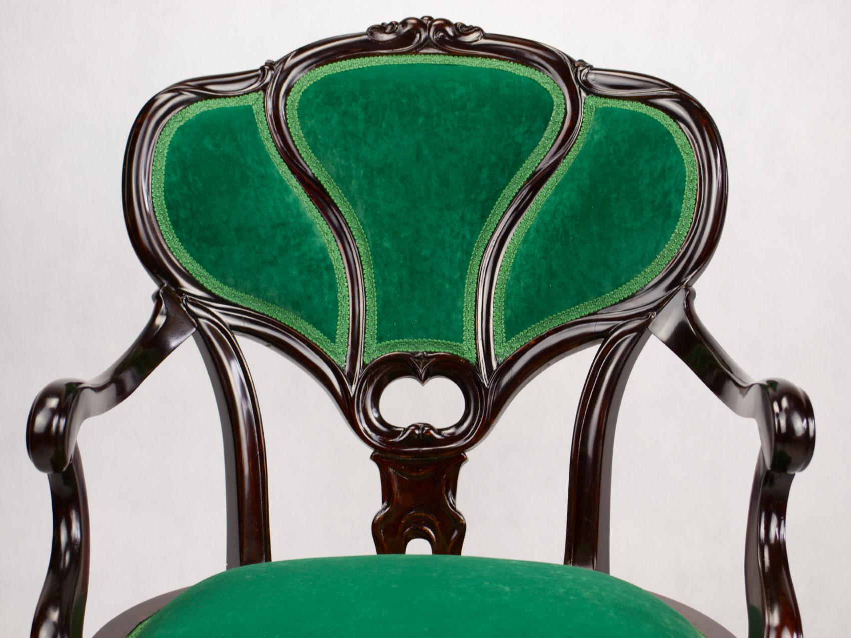 Ensemble de trois chaises Art Carved, circa 1900 en vente 3
