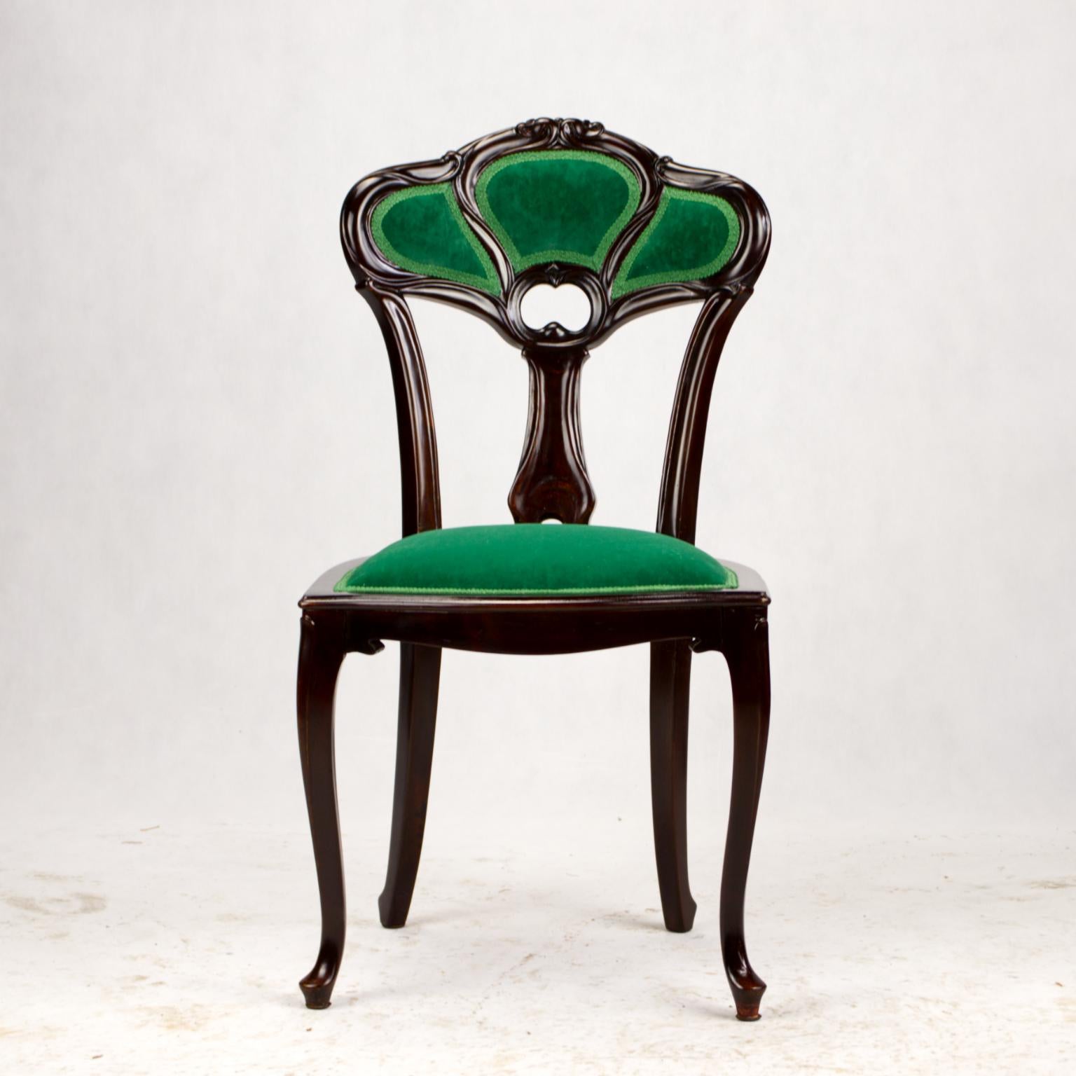 Juego de tres sillas Art Nouveau talladas a mano, hacia 1900 en venta 6