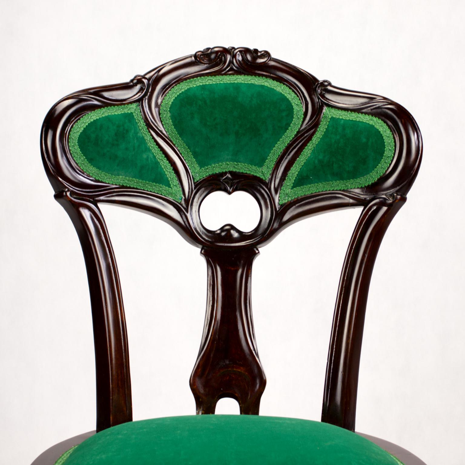 Ensemble de trois chaises Art Carved, circa 1900 en vente 6