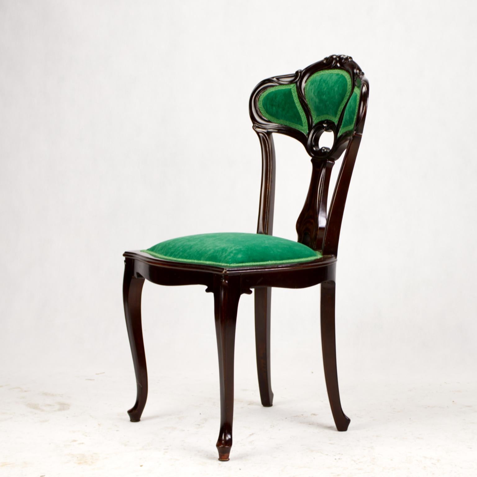 Ensemble de trois chaises Art Carved, circa 1900 en vente 7