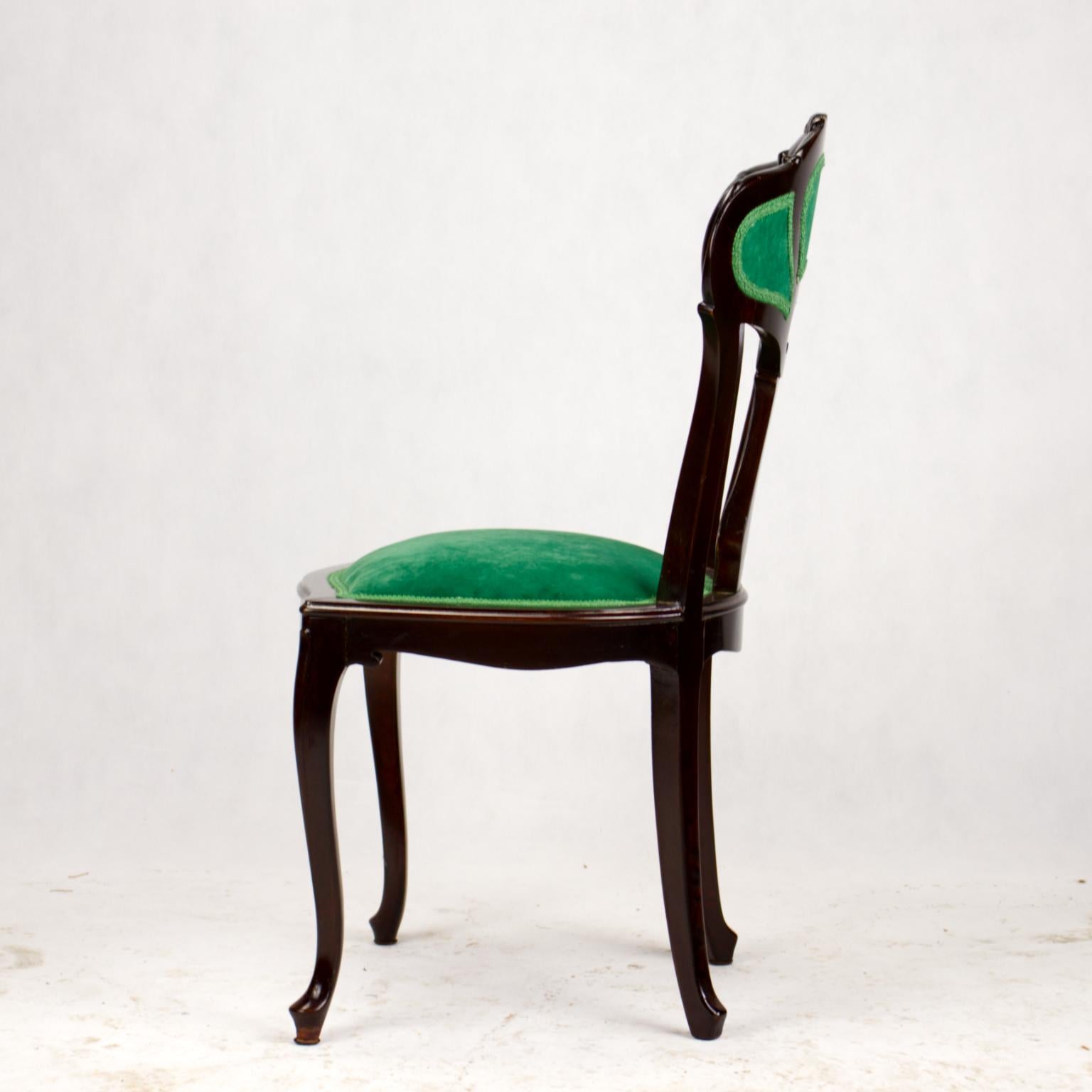 Ensemble de trois chaises Art Carved, circa 1900 en vente 8