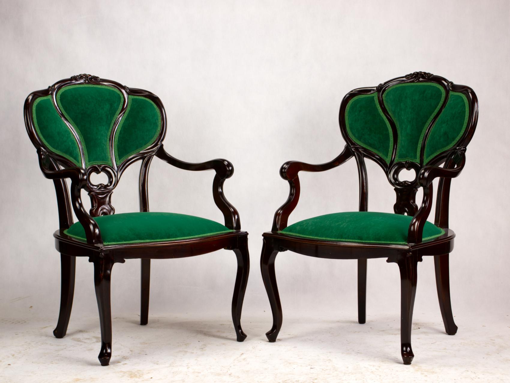 Satz von drei handgeschnitzten Jugendstil-Stühlen, um 1900 (Art nouveau) im Angebot