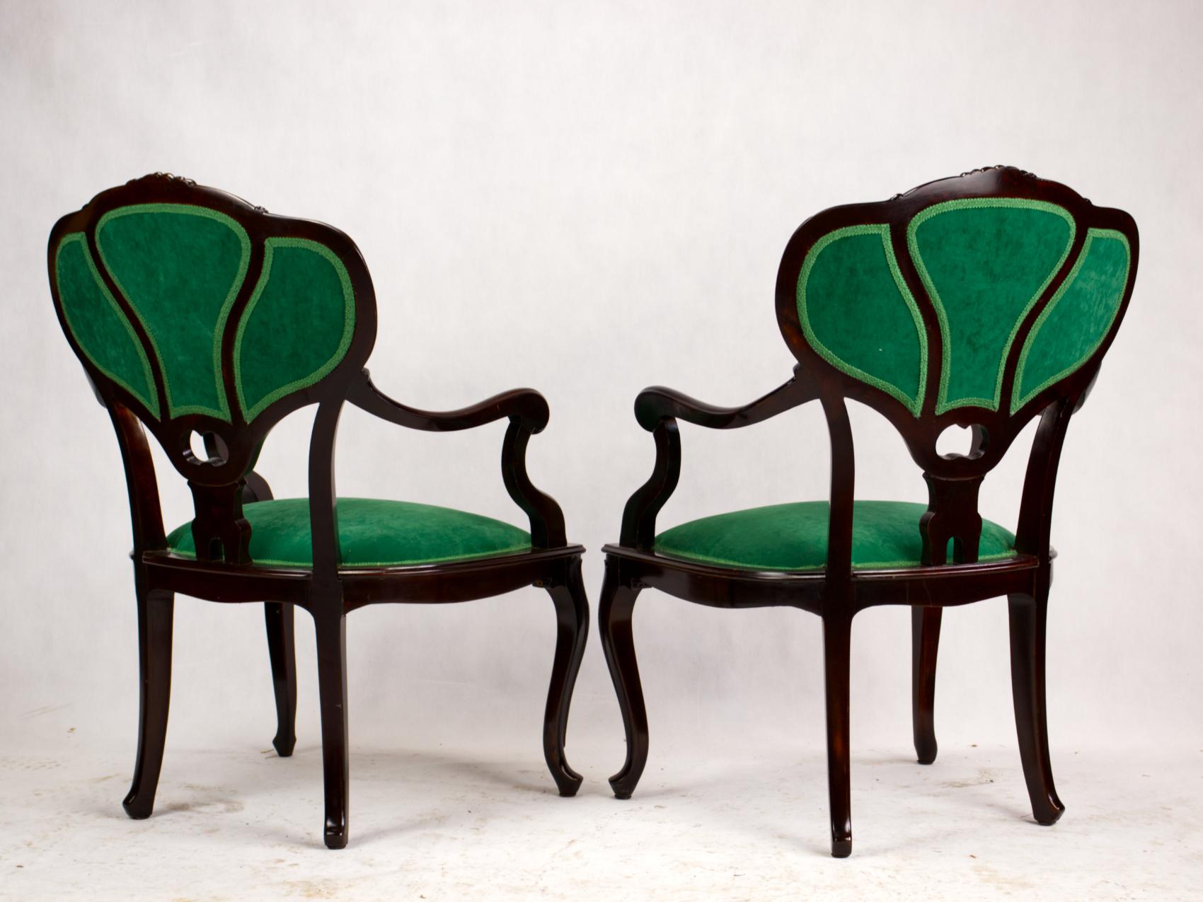 Satz von drei handgeschnitzten Jugendstil-Stühlen, um 1900 (Handgeschnitzt) im Angebot