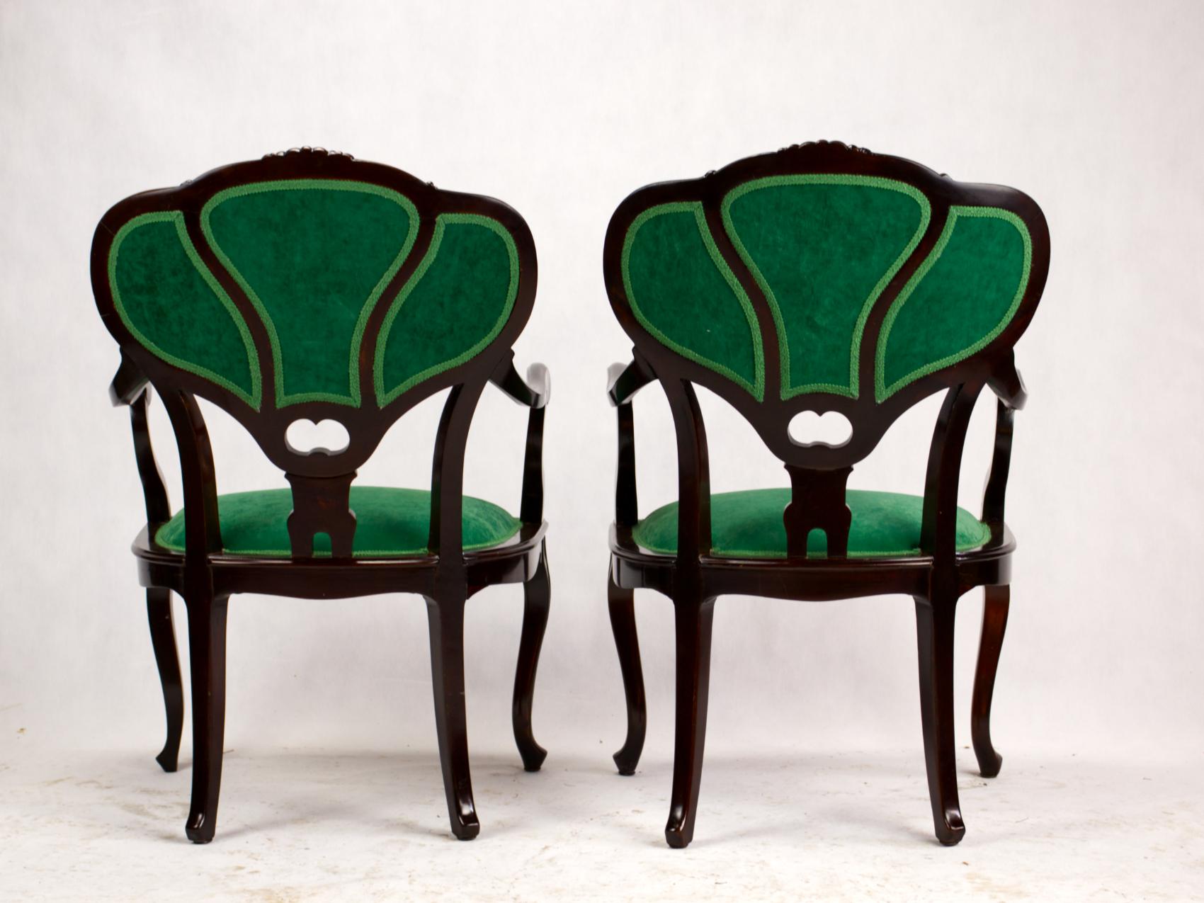 Satz von drei handgeschnitzten Jugendstil-Stühlen, um 1900 im Zustand „Gut“ im Angebot in Lucenec, SK