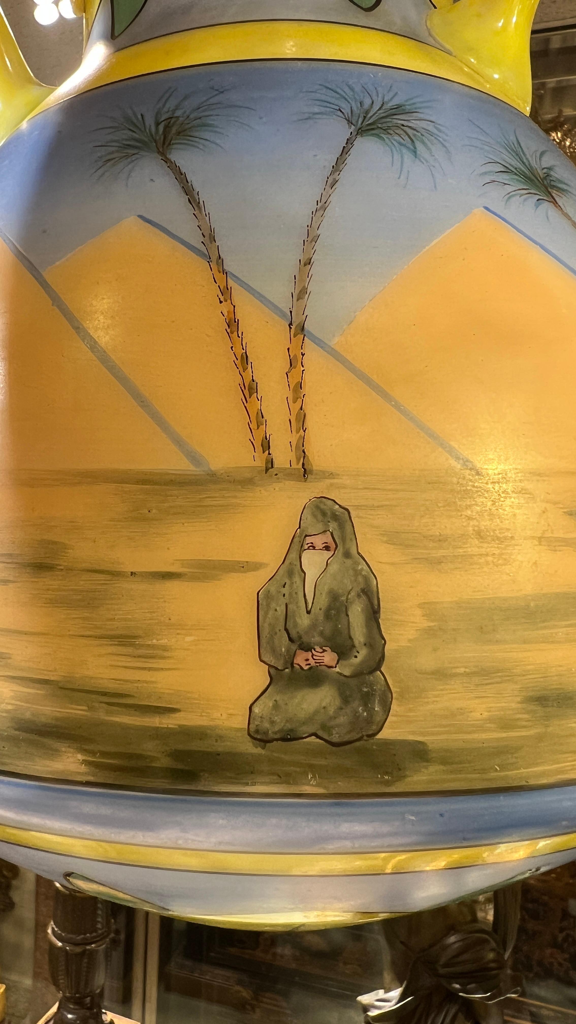 20ième siècle Ensemble de trois lampes de mosquée en verre islamique peintes à la main en vente