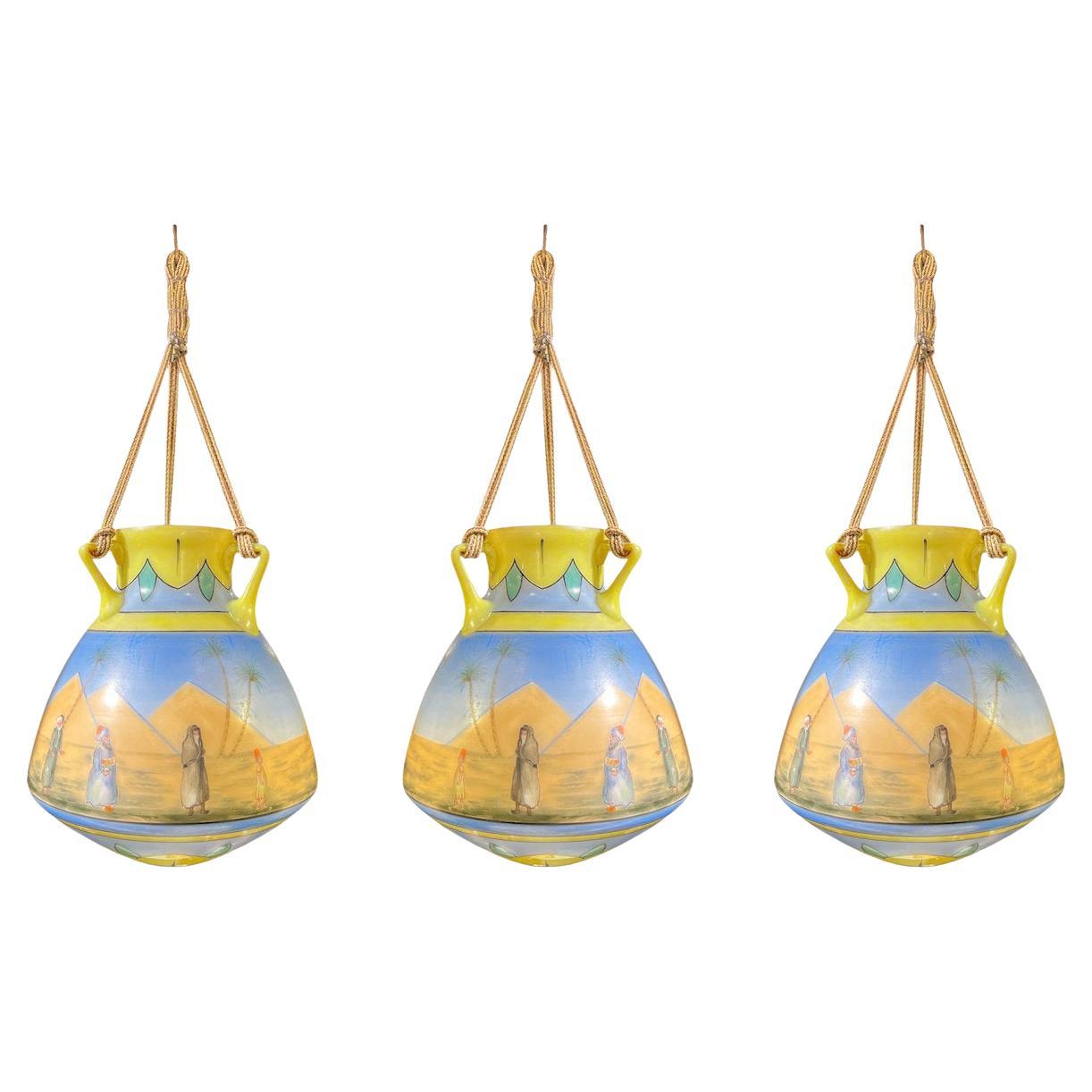 Ensemble de trois lampes de mosquée en verre islamique peintes à la main en vente