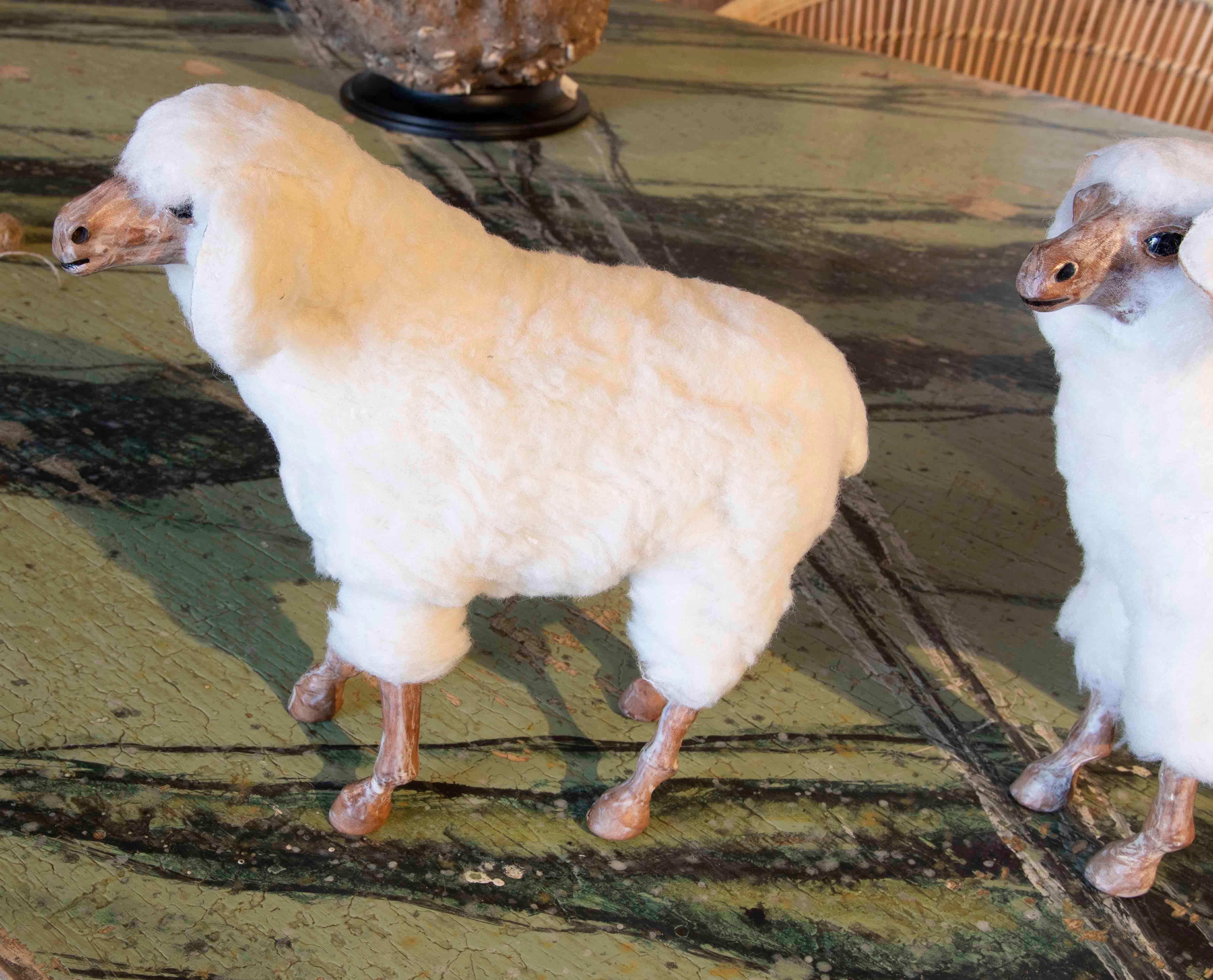 Set of Three Hand-Painted Sheep Made of Wood and Synthetic Wool In Good Condition For Sale In Marbella, ES