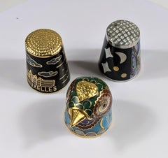 Juego de dos dedales de latón vintage pintados a mano