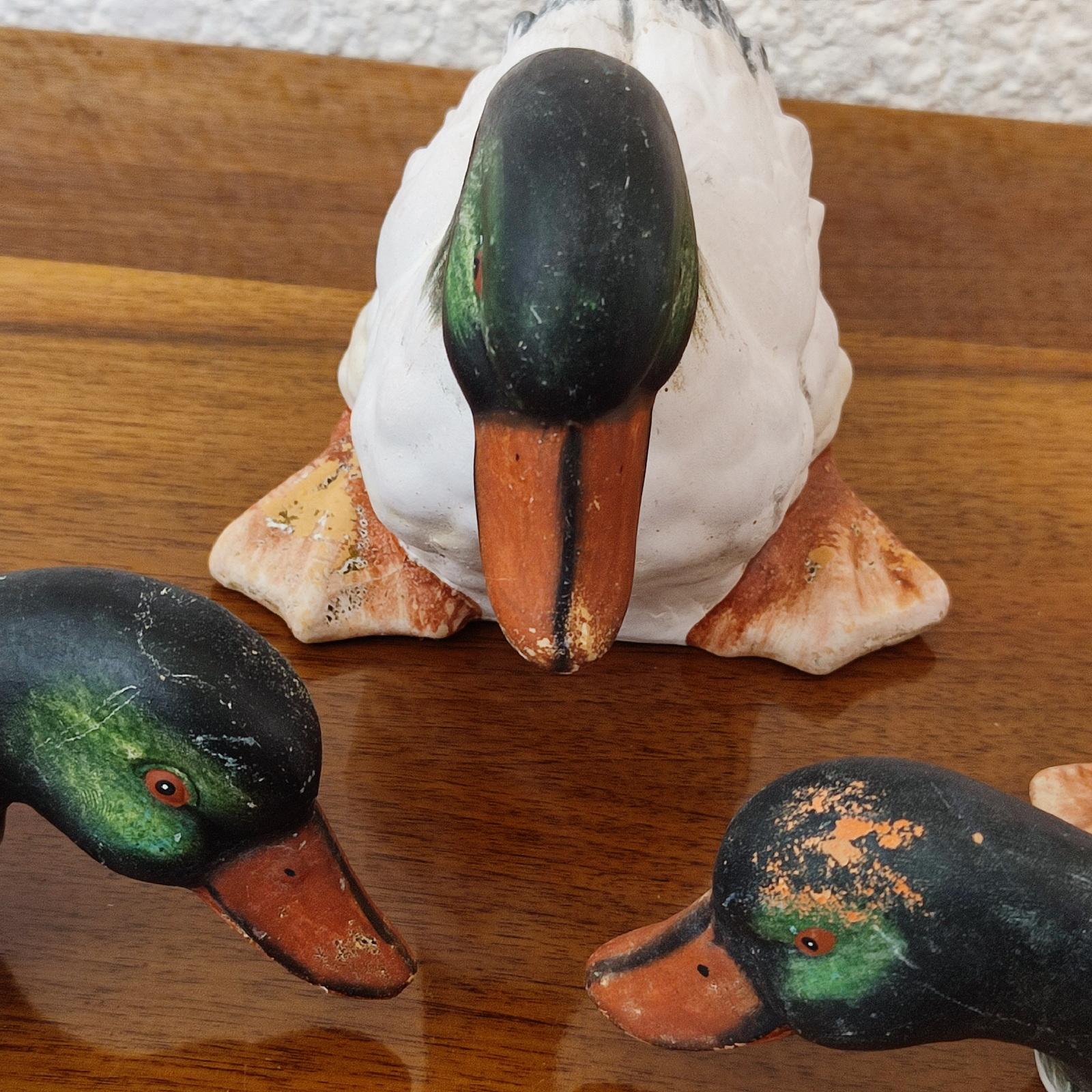 Ensemble de trois canards en céramique peints à la main, décoration de jardin, appelant de canard, 1970 en vente 1