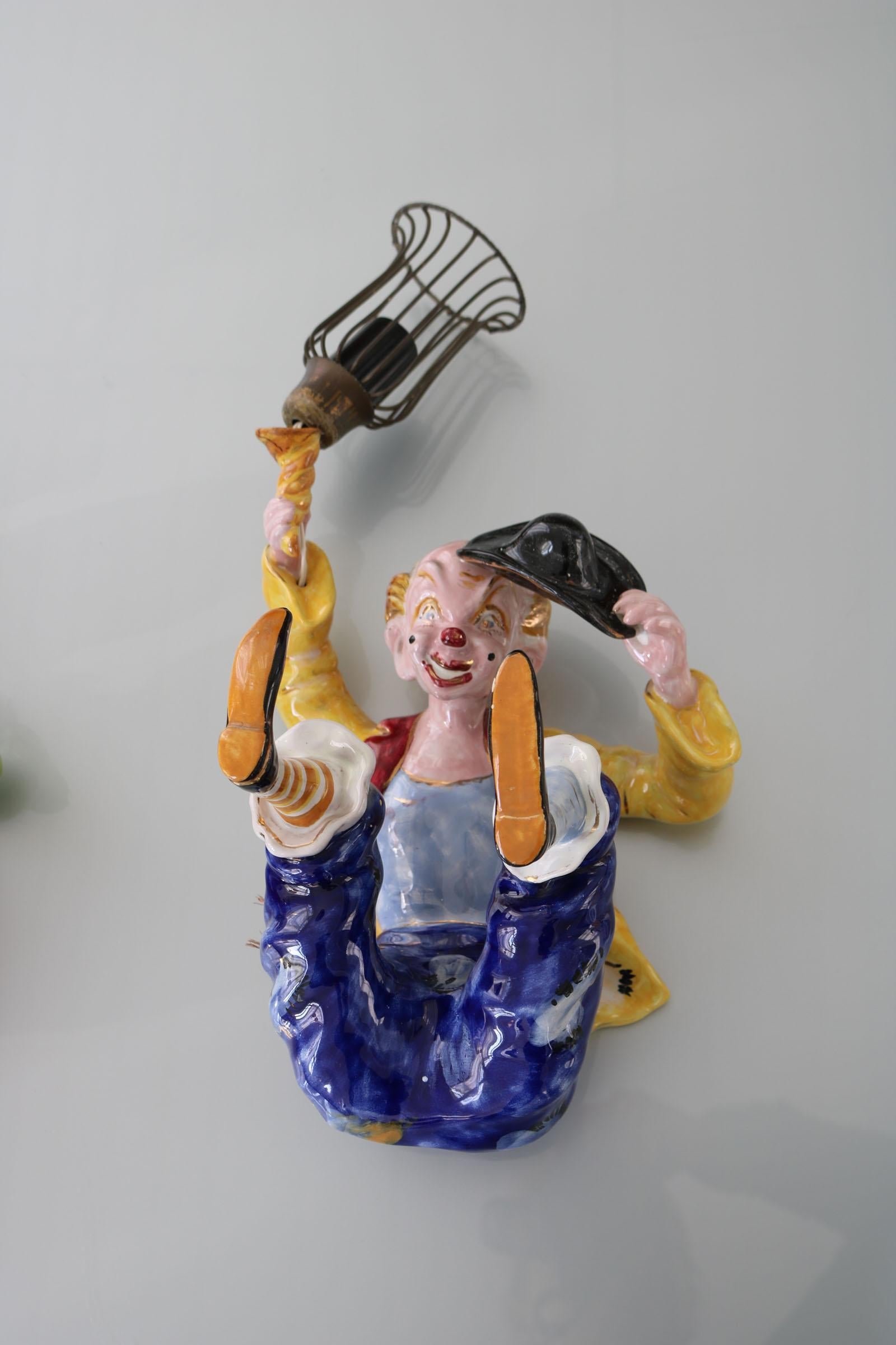 Set von drei handgefertigten „Clown“-Wandleuchtern aus Keramik aus Italien, 1950er Jahre (Moderne der Mitte des Jahrhunderts) im Angebot