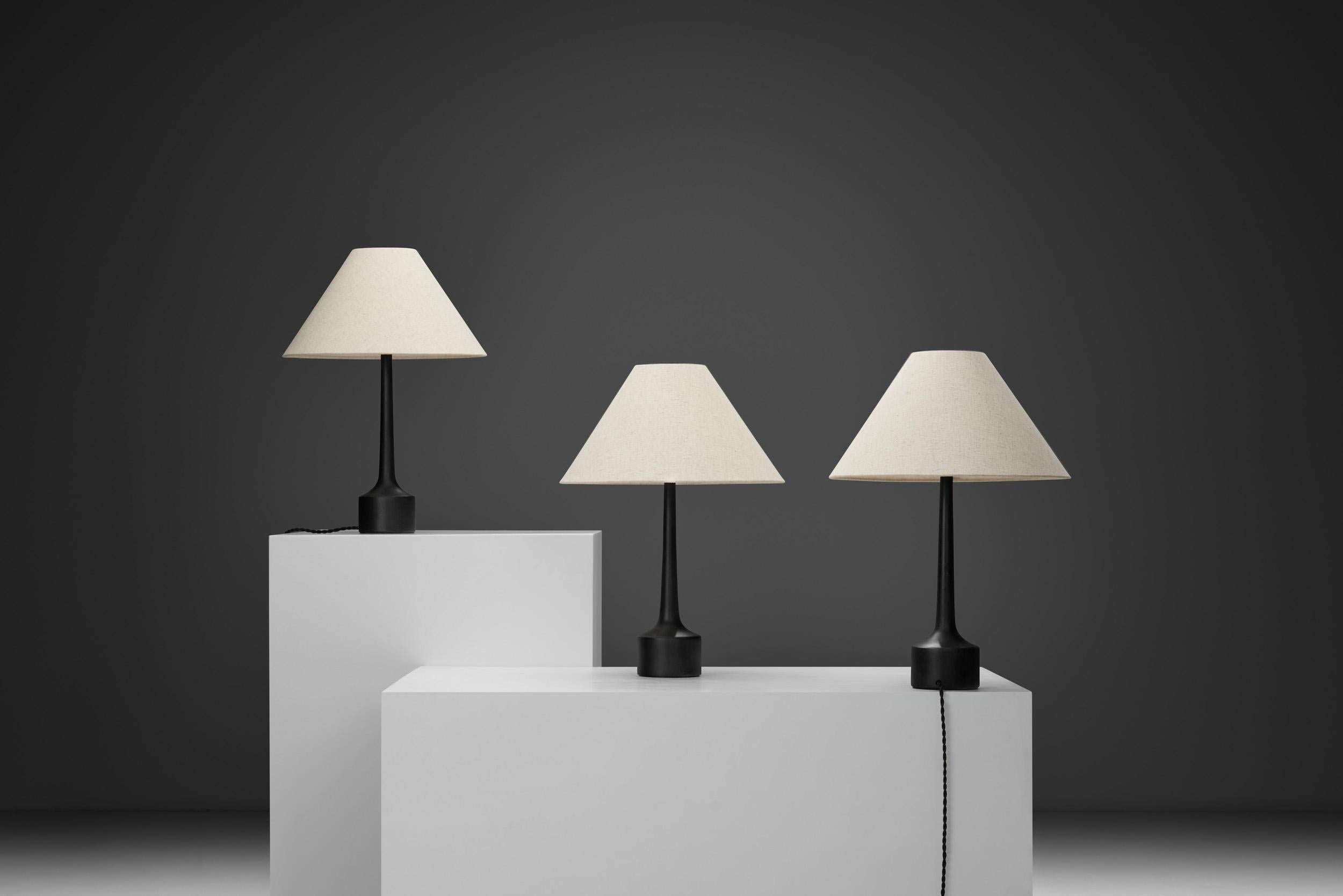 Tissu Ensemble de trois lampes de table Hans-Agne Jakobsson pour Markaryd, Suède 20e siècle en vente