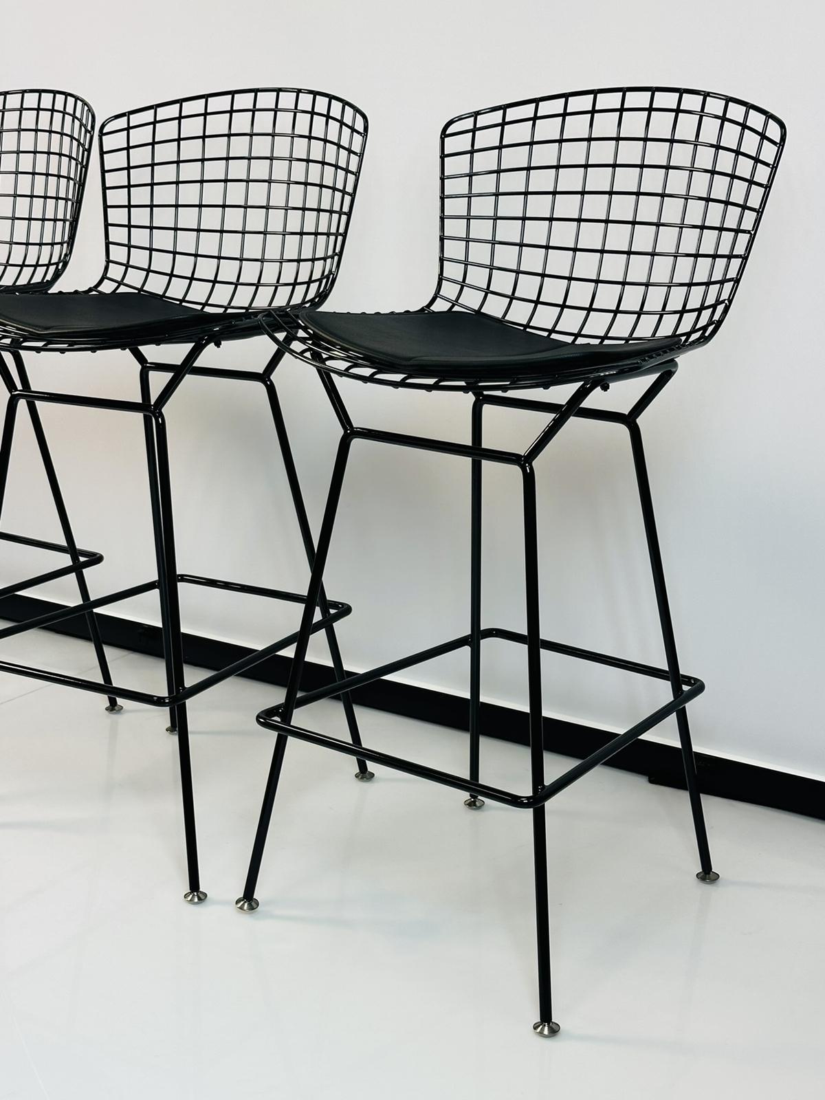 XXIe siècle et contemporain Ensemble de trois tabourets de bar Harry Bertoia pour Knoll, signés et neufs dans leurs boîtes d'origine en vente
