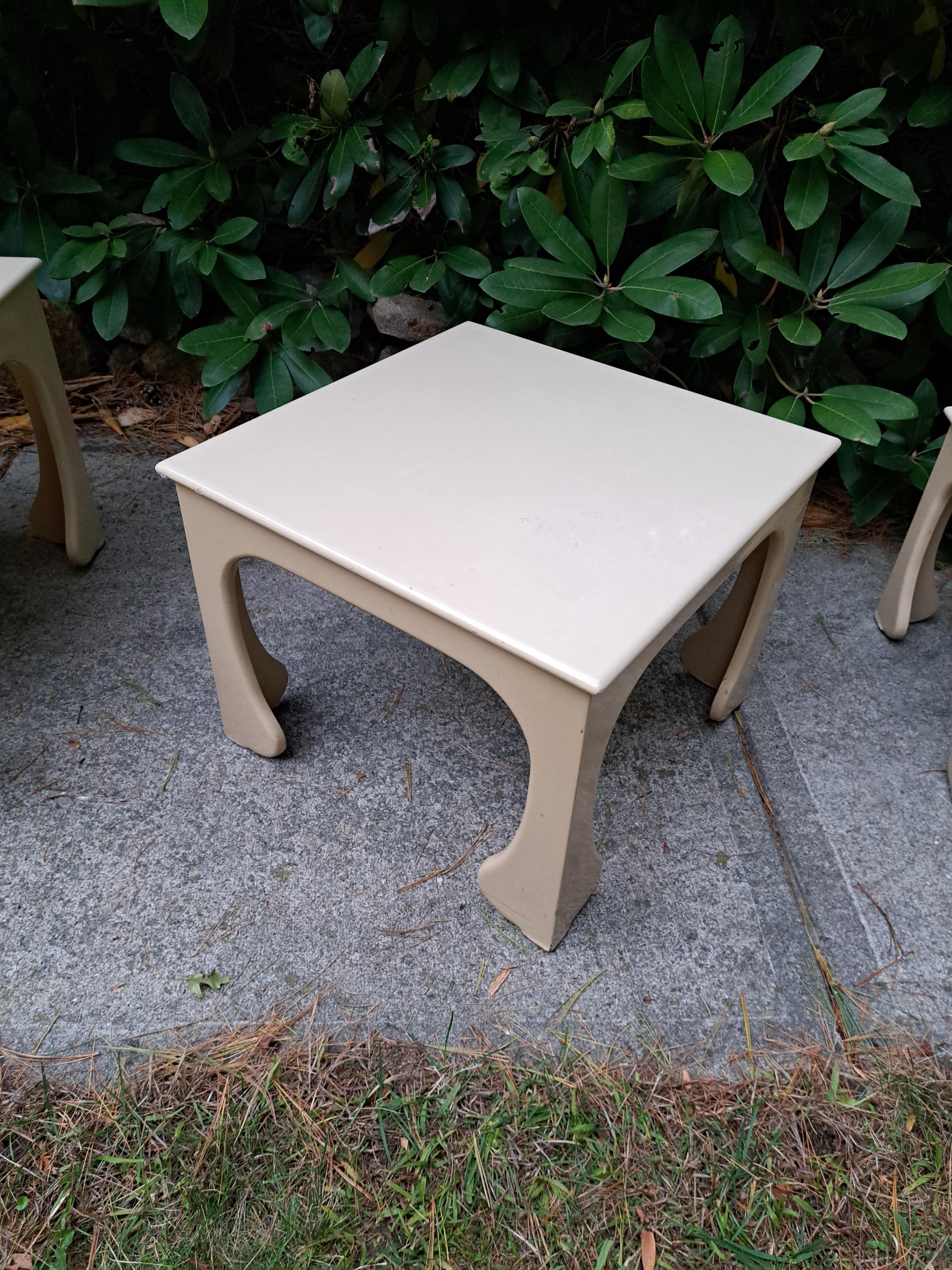 Set di tre tavolini da nido con gambe curve Hollywood Regency In condizioni buone in vendita a East Freetown, MA