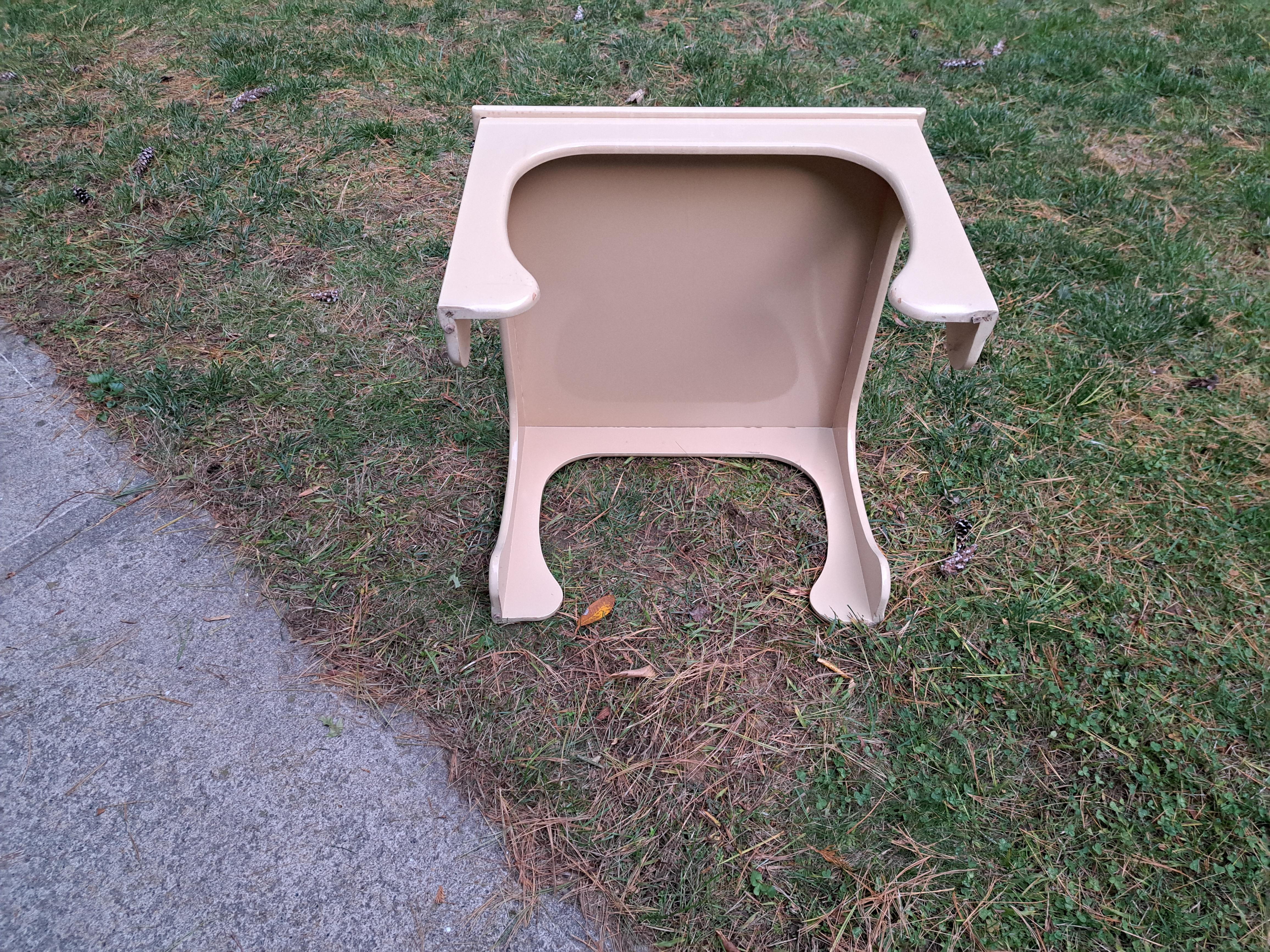 Legno Set di tre tavolini da nido con gambe curve Hollywood Regency in vendita