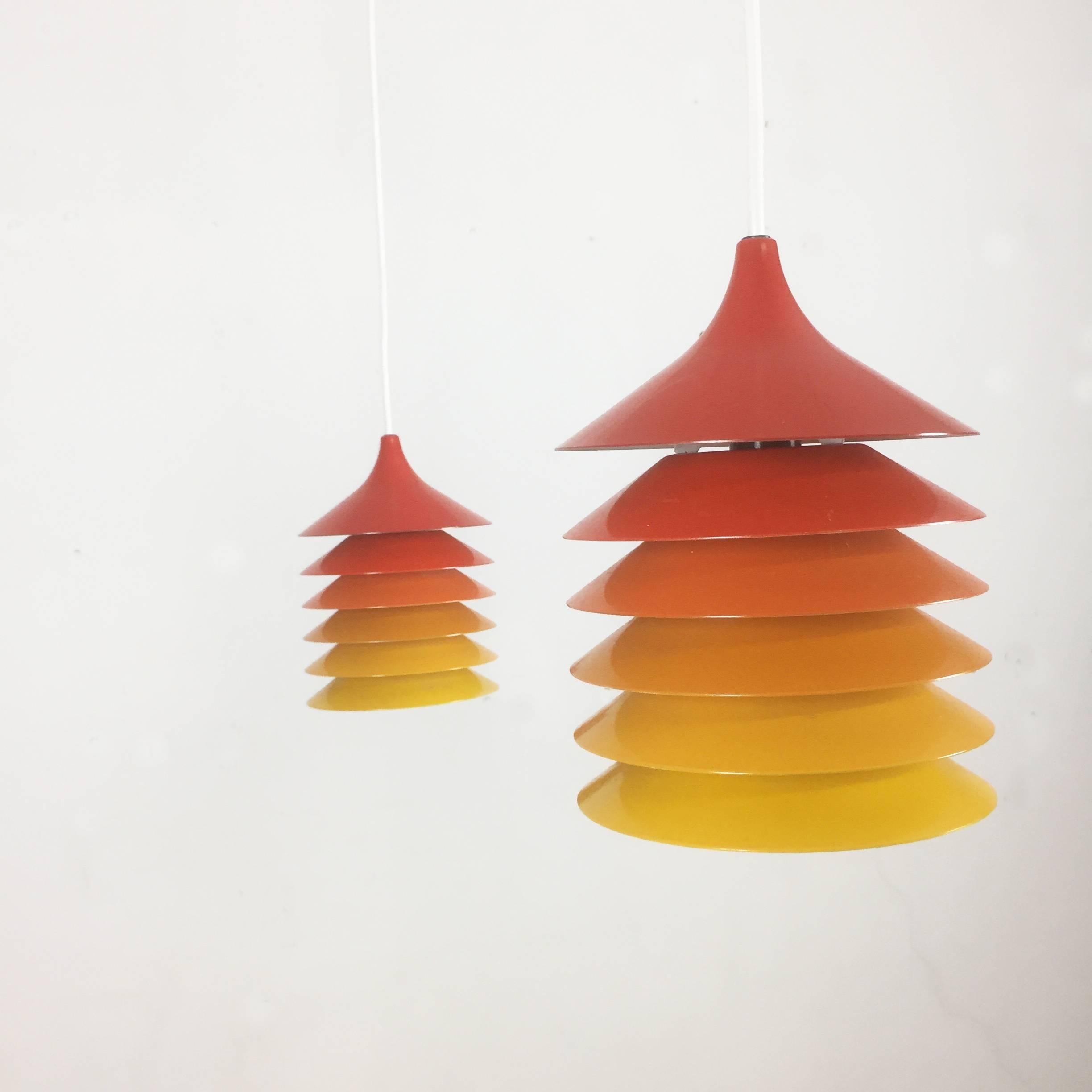 Article:

Set of three hanging lights

Model: Duett in red-yellow

Producer:

Ikea, Sweden

Design:

Bent Gantzel-Boysen

Age:

1970s

Description:

Set of three original, 1970s hanging light designed by Bent Gantzel-Boysen for