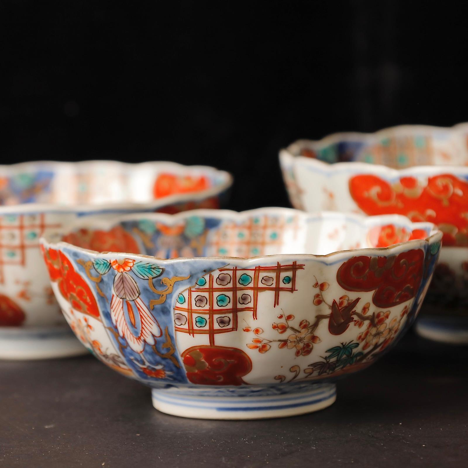 Céramique Ensemble de trois bols en porcelaine Imari - Fin de l'ère Edo au début de l'ère Meiji, 19e siècle en vente