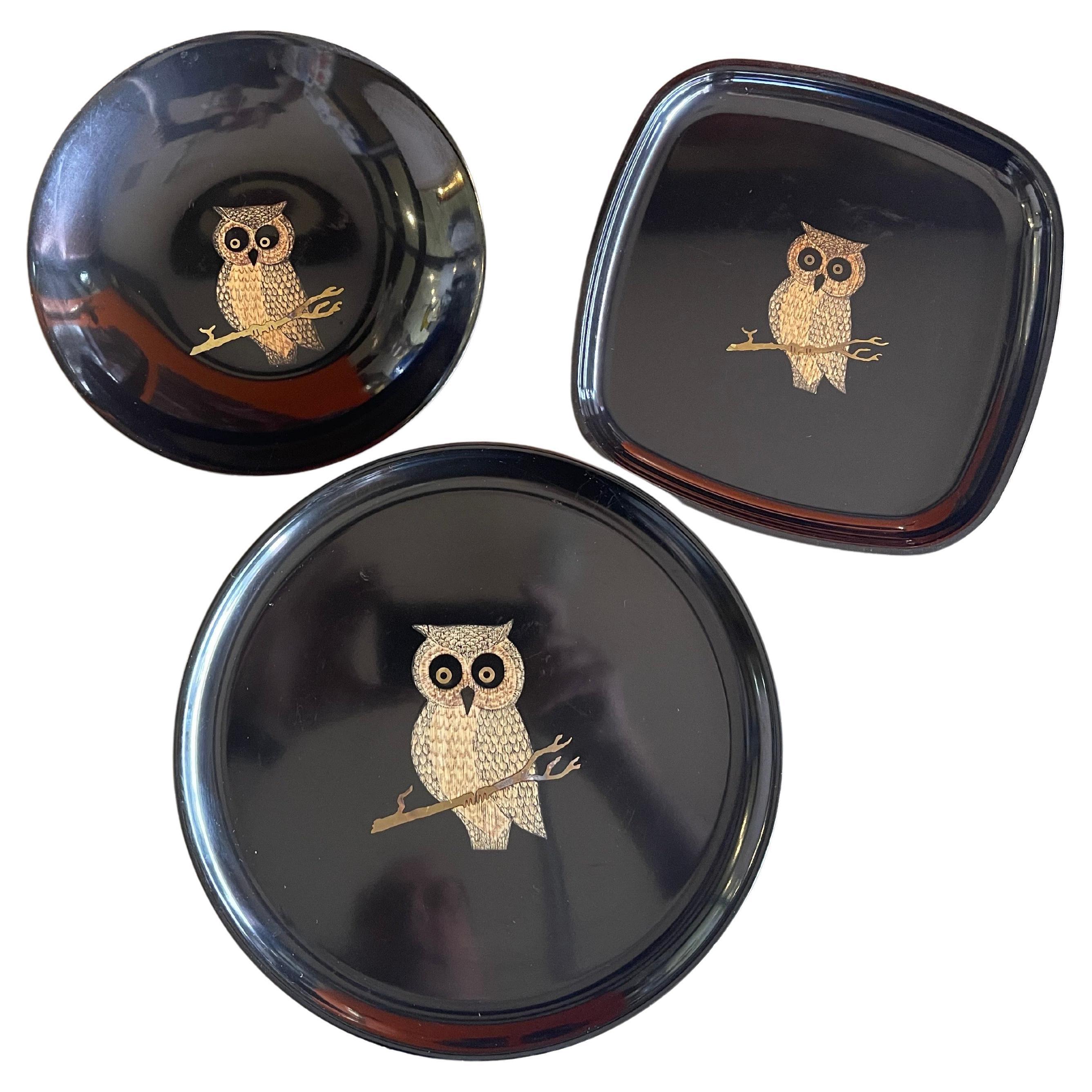 Set of Three Inlaid "Owl" Trays by Couroc California For Sale