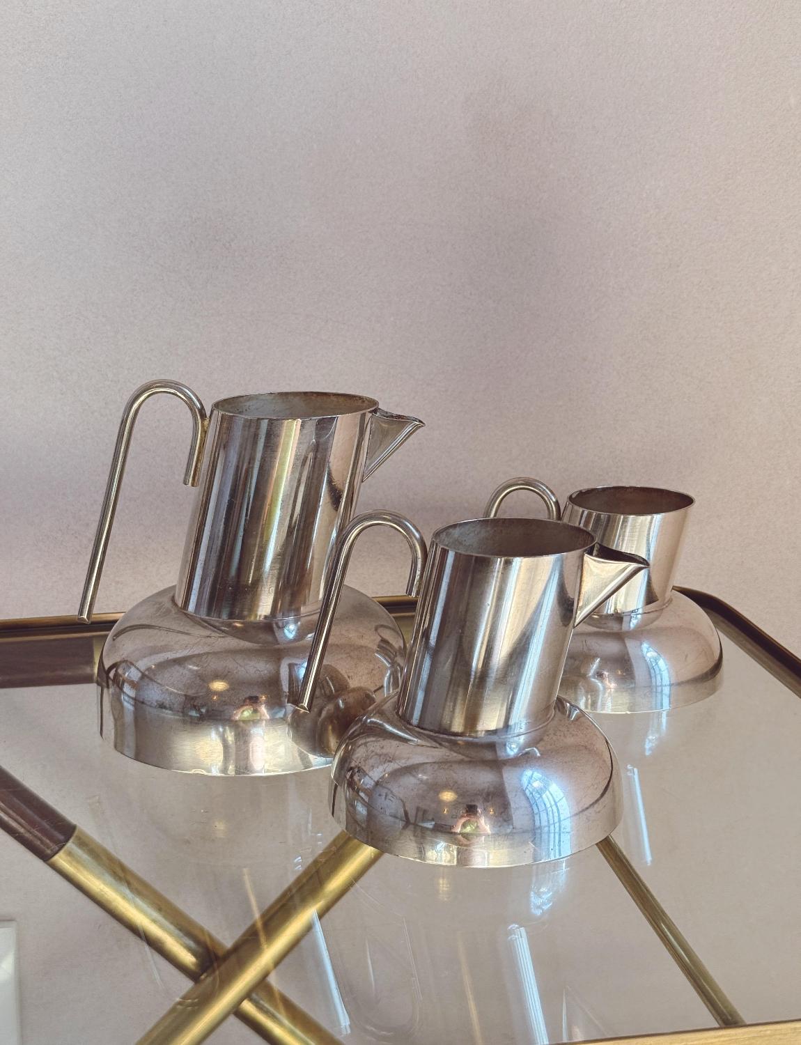 Argento Set di tre brocche da caffè Itaian 1960 placcate in argento in vendita