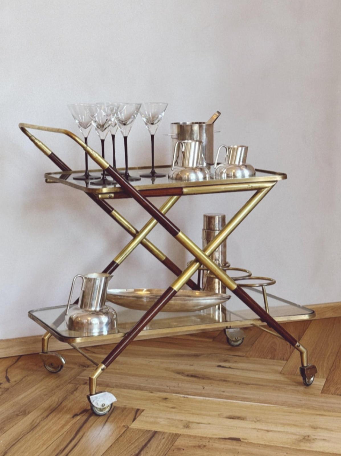 Set di tre brocche da caffè Itaian 1960 placcate in argento in vendita 2