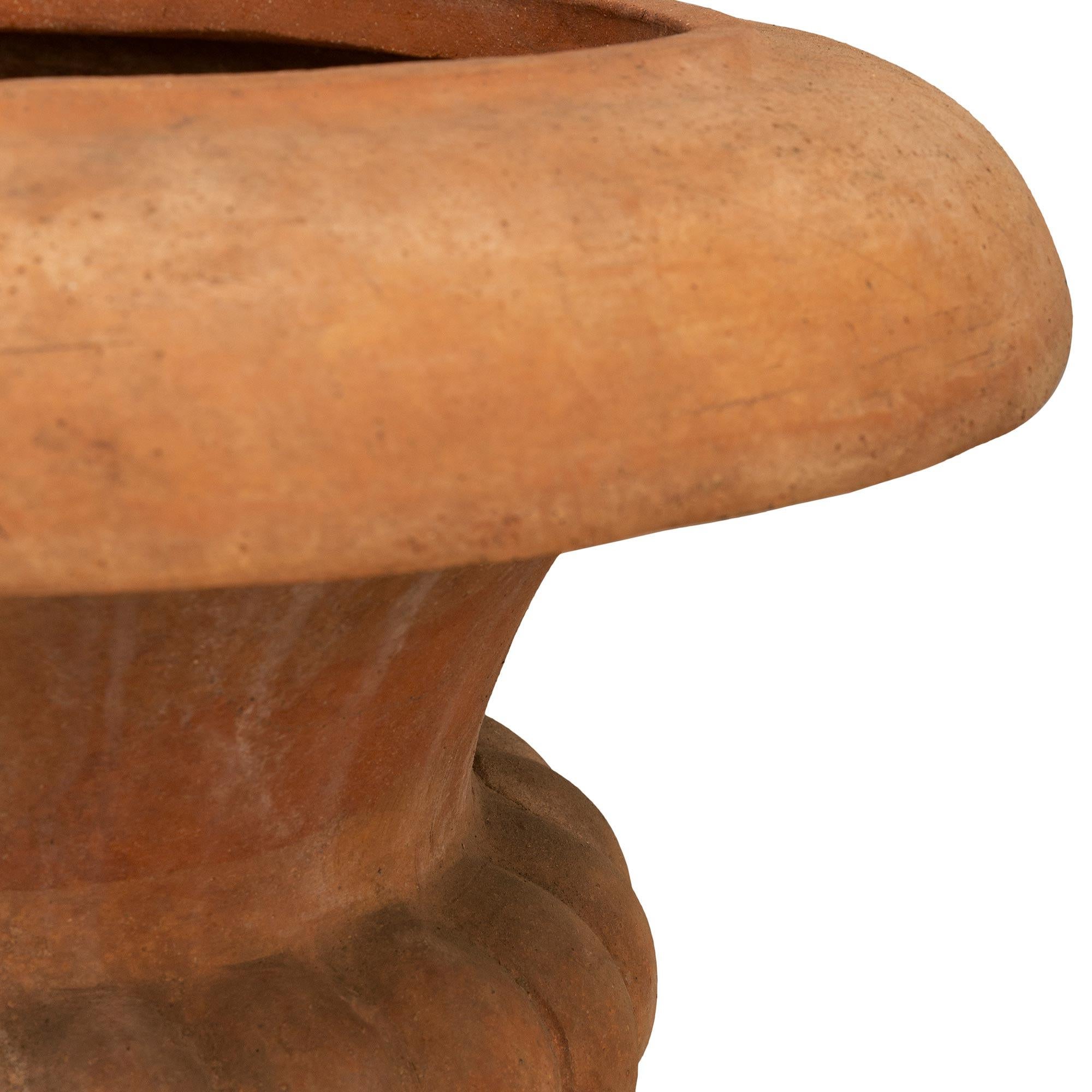 juego de tres maceteros de terracota romana italiana del siglo xix siglo XIX en venta