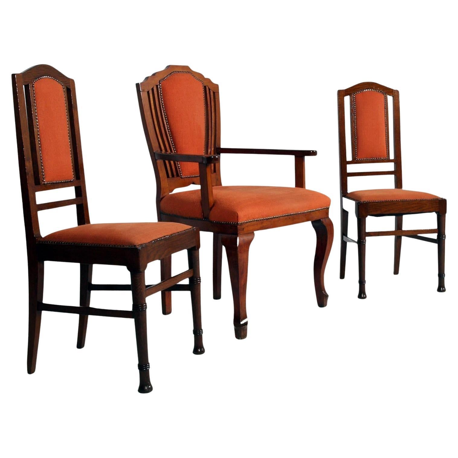 Set of Three Italian Art Deco Walnut Chairs – Desk or Vanity Seating, circa 1930 in vendita