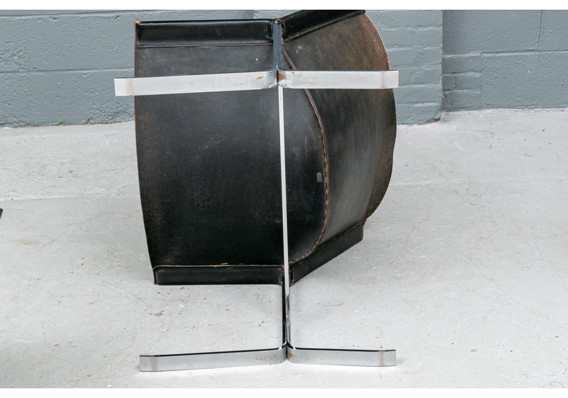 Juego de tres sillas cantilever italianas de cuero negro en venta 8