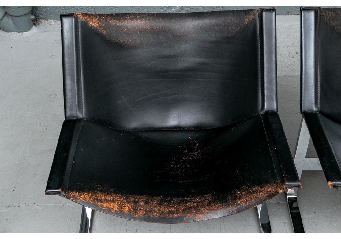 Juego de tres sillas cantilever italianas de cuero negro en venta 2