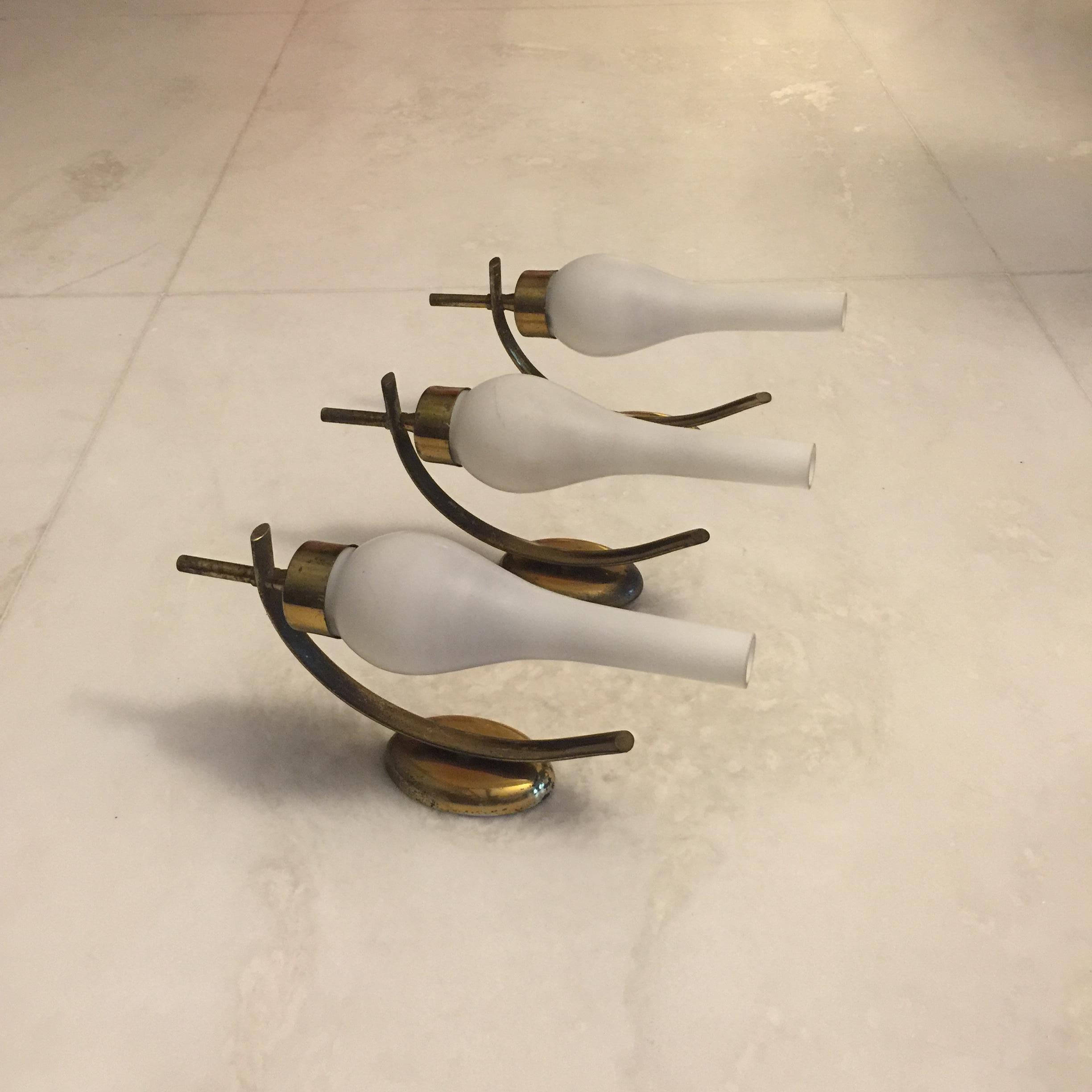 Set of Three Italian Brass and Opaline Glass Sconces, Arredoluce Style, 1950s In Good Condition For Sale In Catania, IT