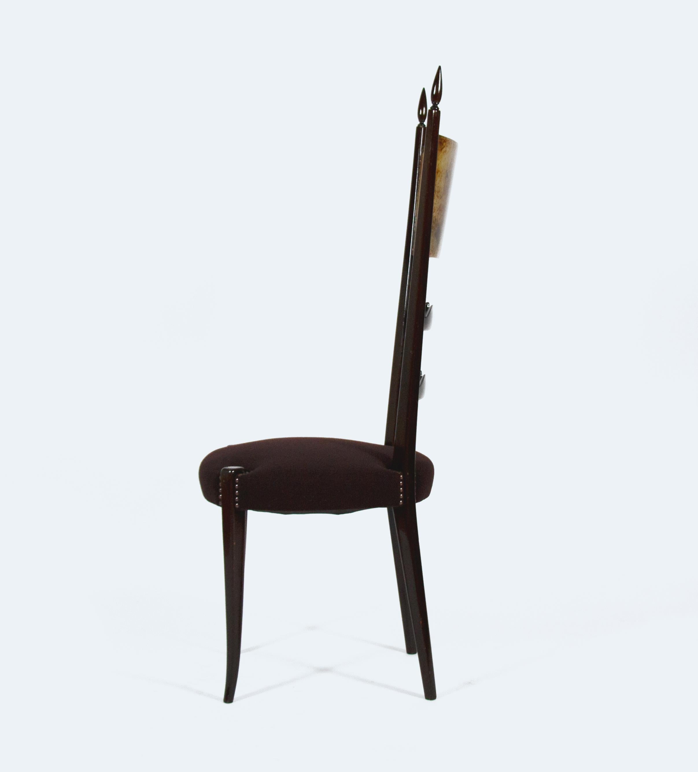 Laqué Ensemble de trois chaises italiennes à haut dossier par Alto Tura en vente