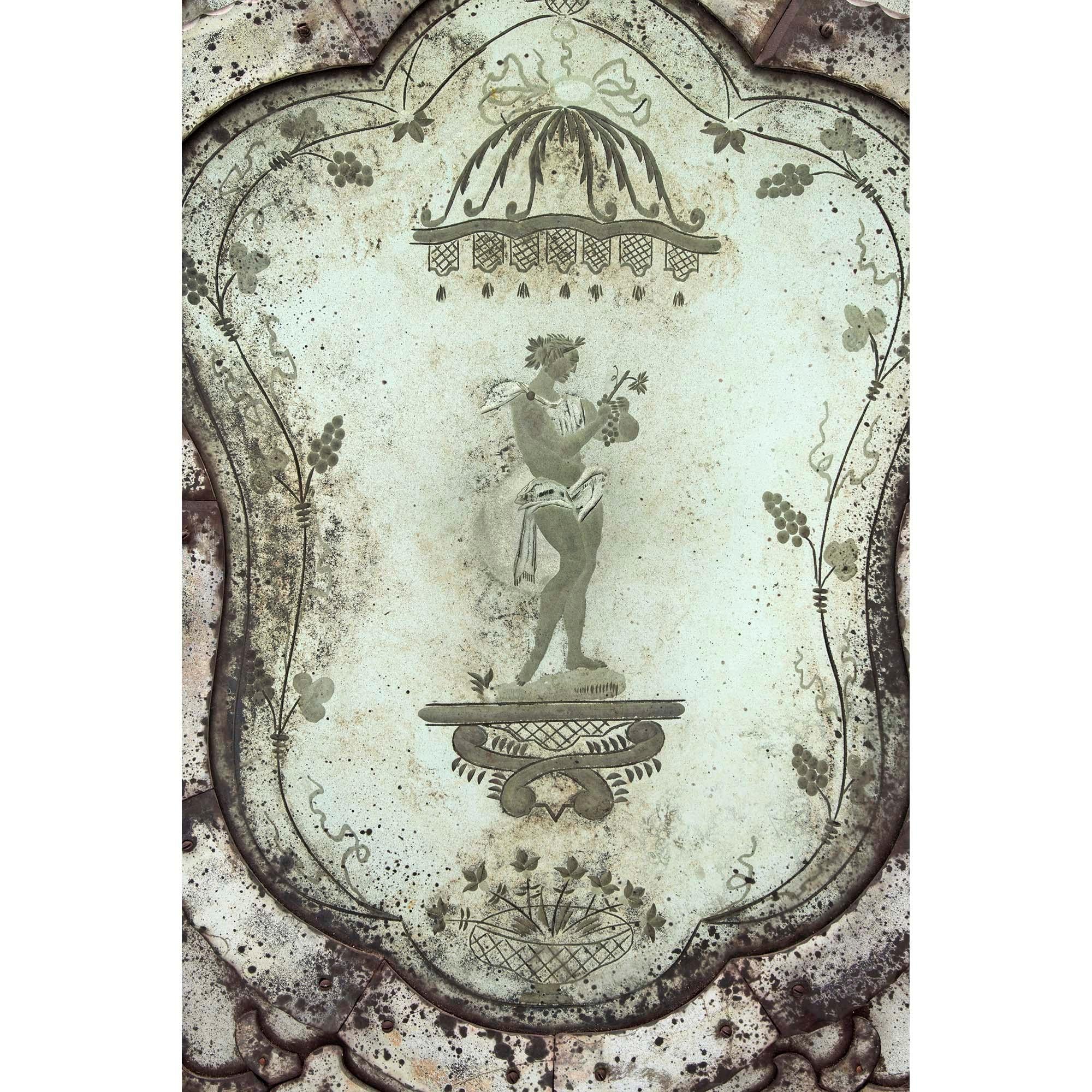 Miroir Ensemble de trois miroirs vénitiens gravés du début du XIXe siècle en Italie en vente