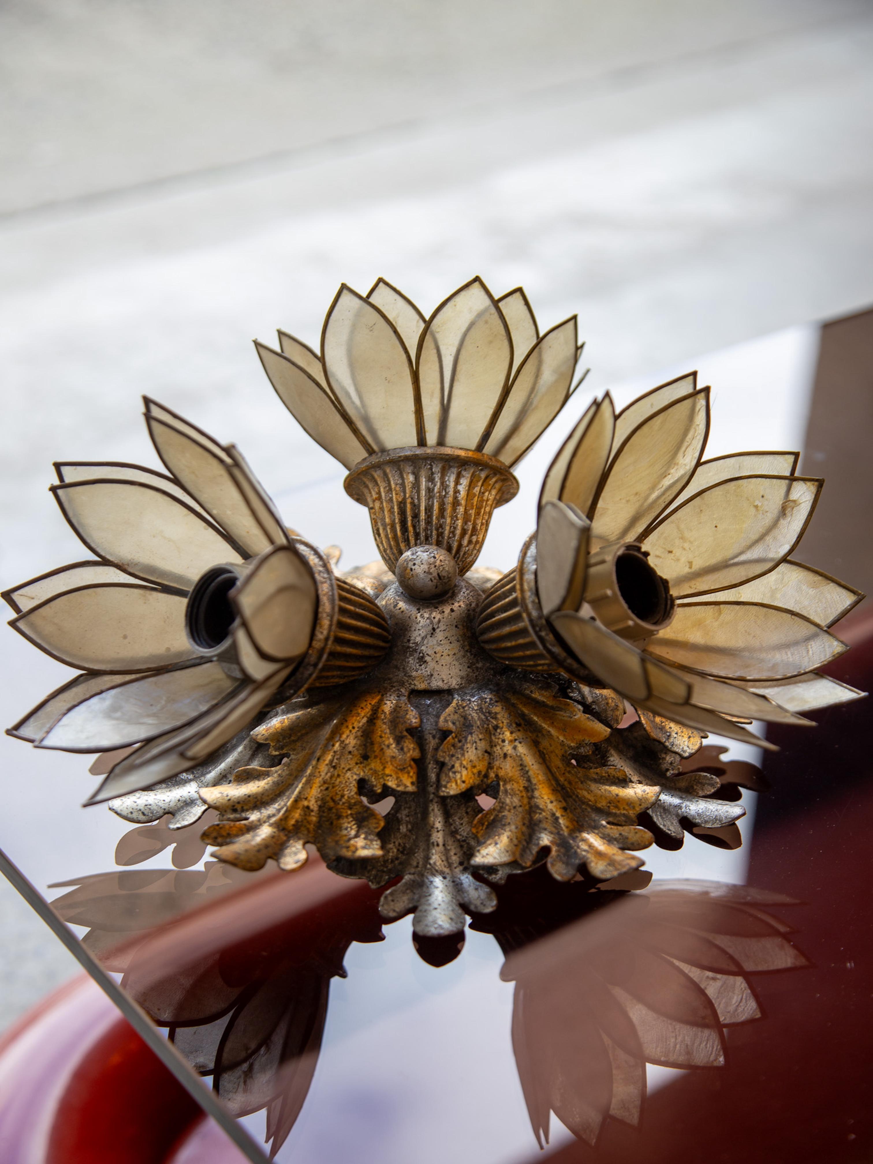Mid-Century moderno Set di tre lampade floreali in ferro dorato di Banci Firenze in vendita