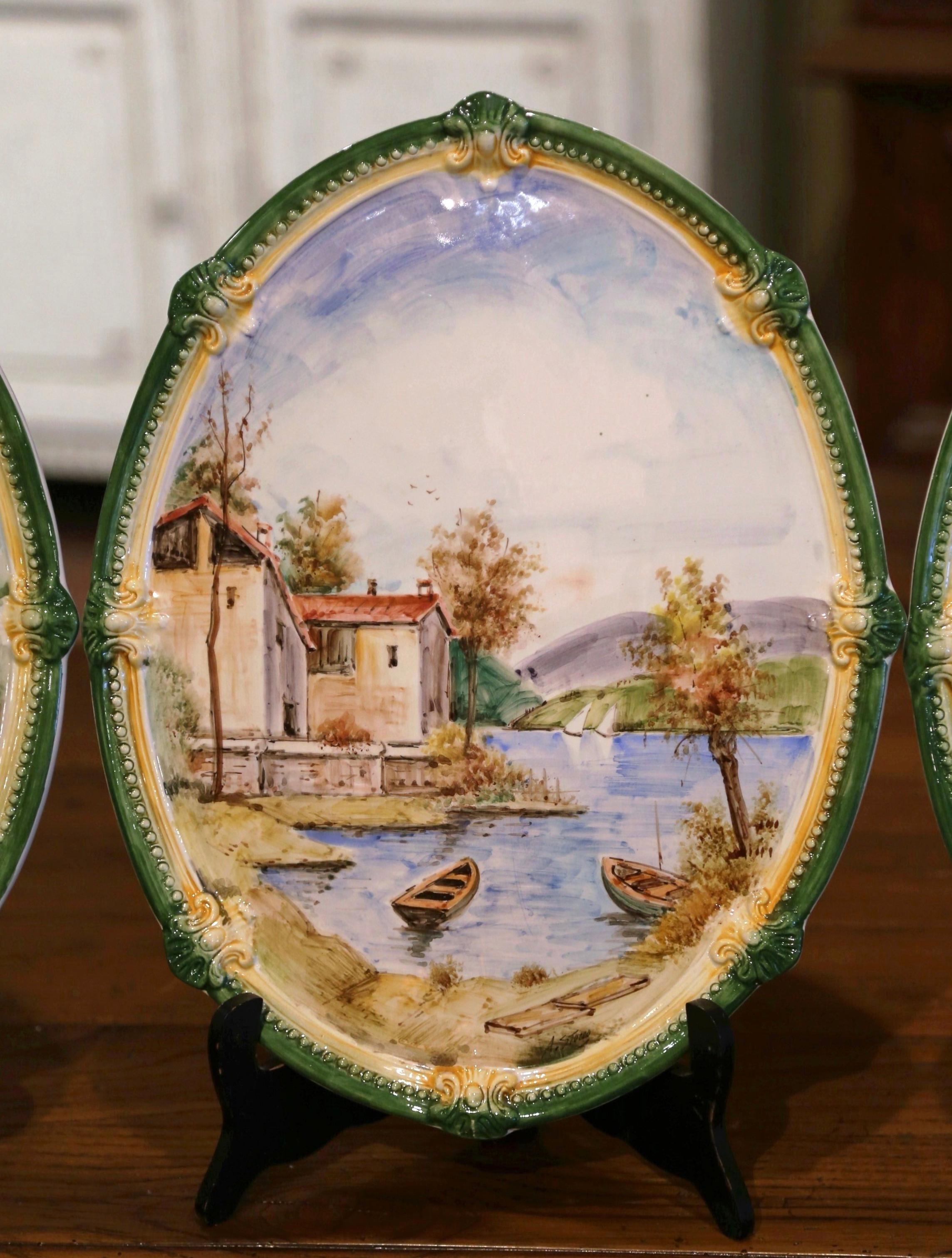 Set of Three Italian Hand Painted Faience Oval Decorative Wall Plaques In Excellent Condition For Sale In Dallas, TX