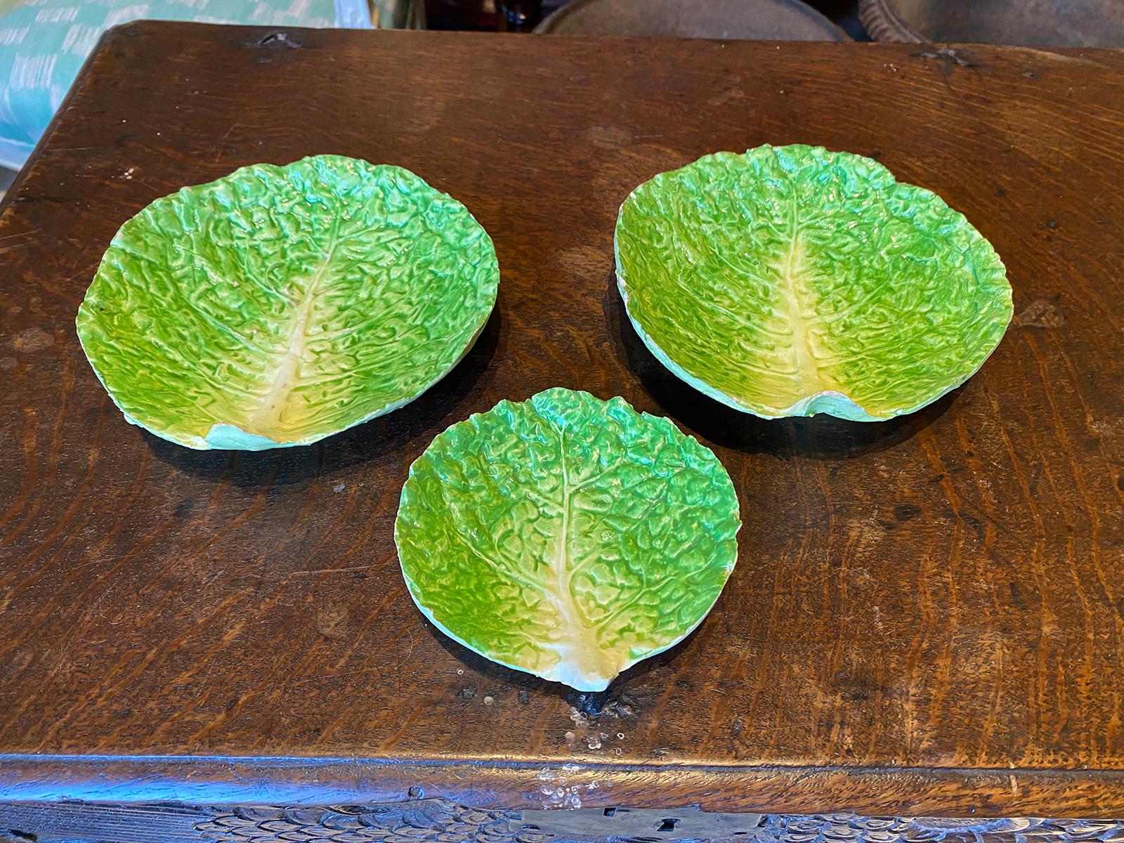 Set of Three Italian Majolica Napoli Green Lettuceware / Cabbage Plates Unmarked In Good Condition In Atlanta, GA