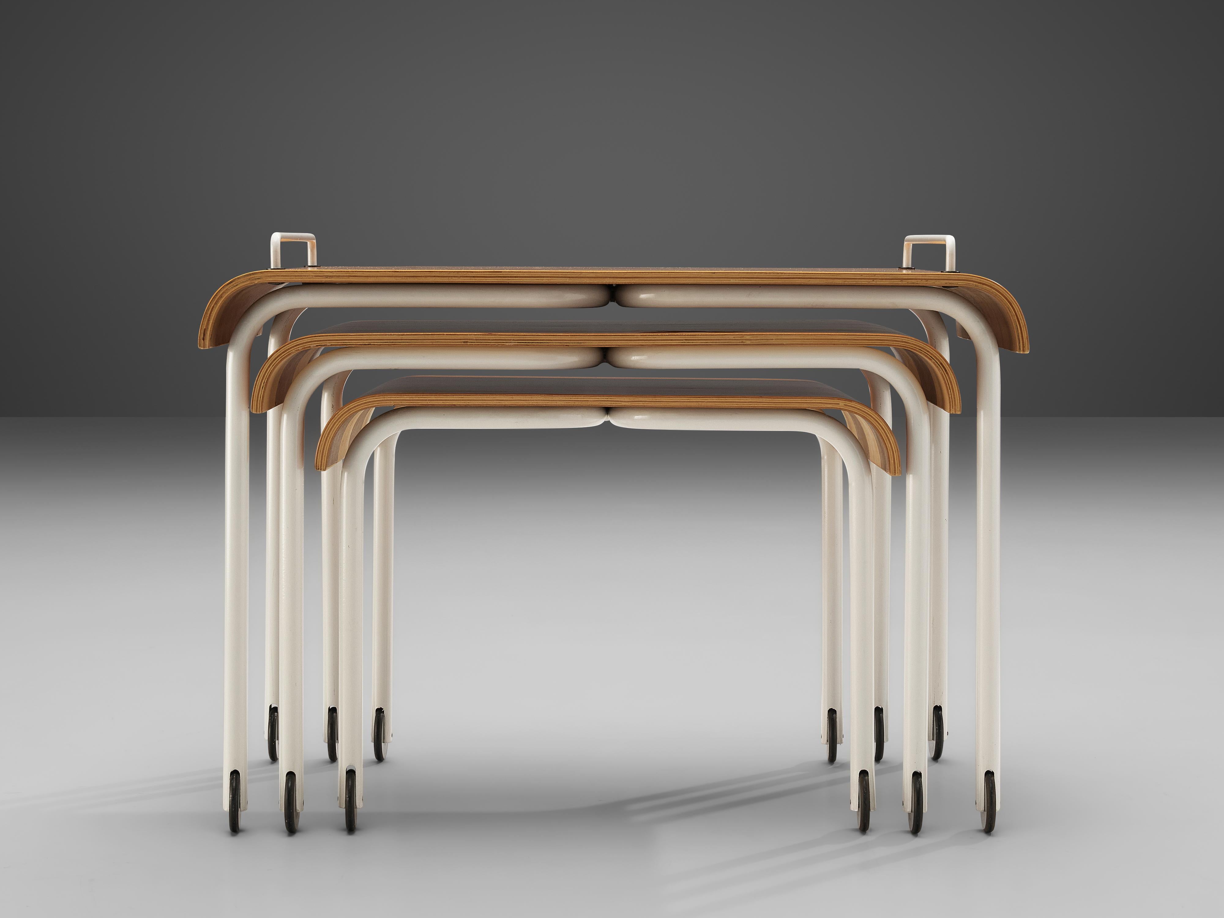 Set of Three Italian Nesting Tables on Wheels in Metal and Plywood In Good Condition In Waalwijk, NL