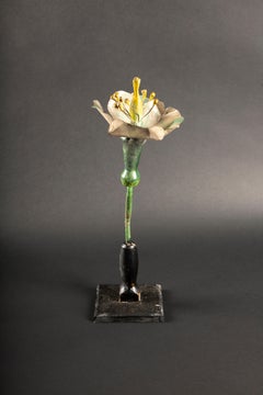 Set di tre sculture floreali italiane in cartapesta su basi in Wood