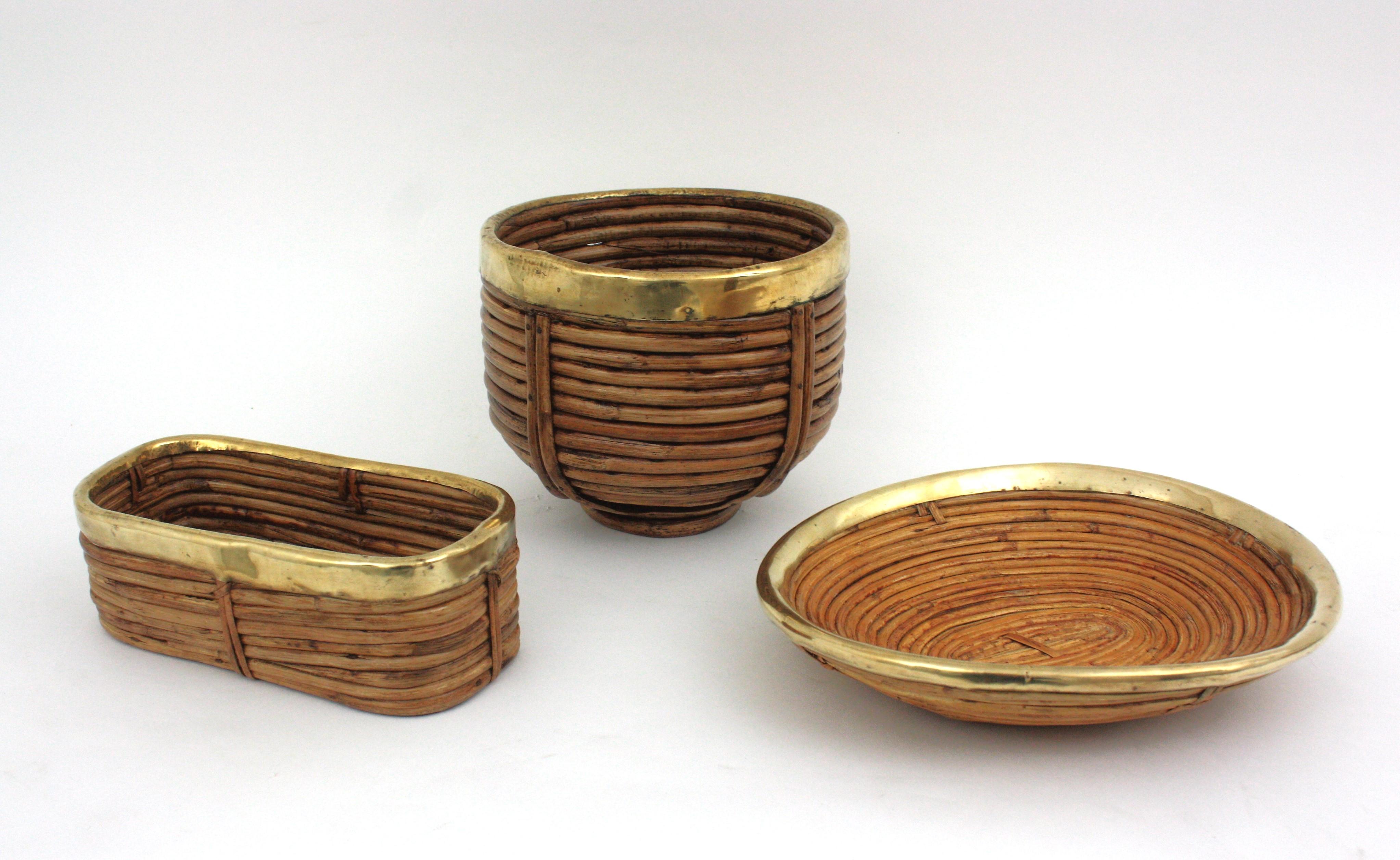 Set of Three Italian Rattan and Brass Basket Bowls In Good Condition For Sale In Barcelona, ES