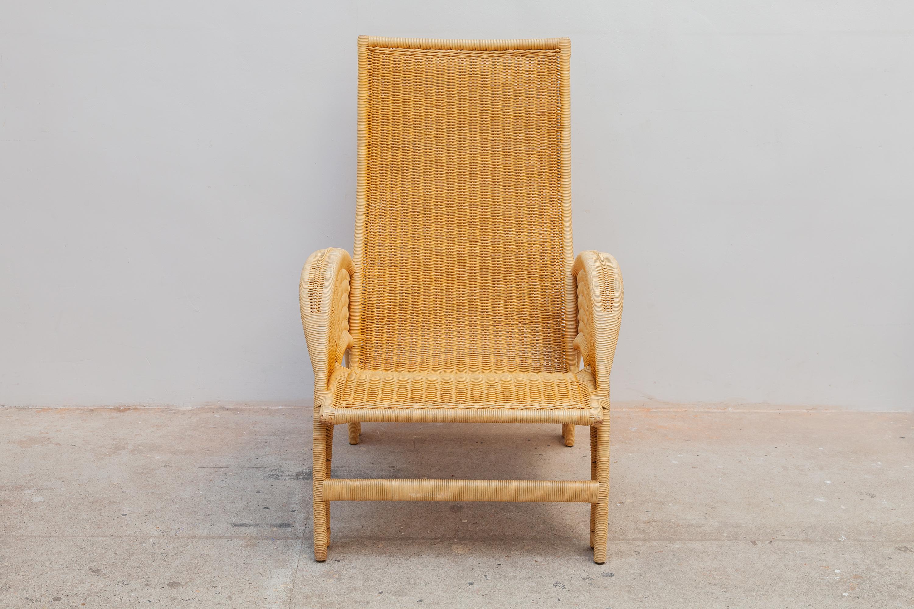 Natural beautiful set of three lounge chairs for the beach or on your patio, comfortable to seat in organic design, Italy 1970s.Tito Agnoli for Bonacina.
Dimensions: Chairs: 70 W x 102 H x 74 D cm Seat: 33 cm high. 
 