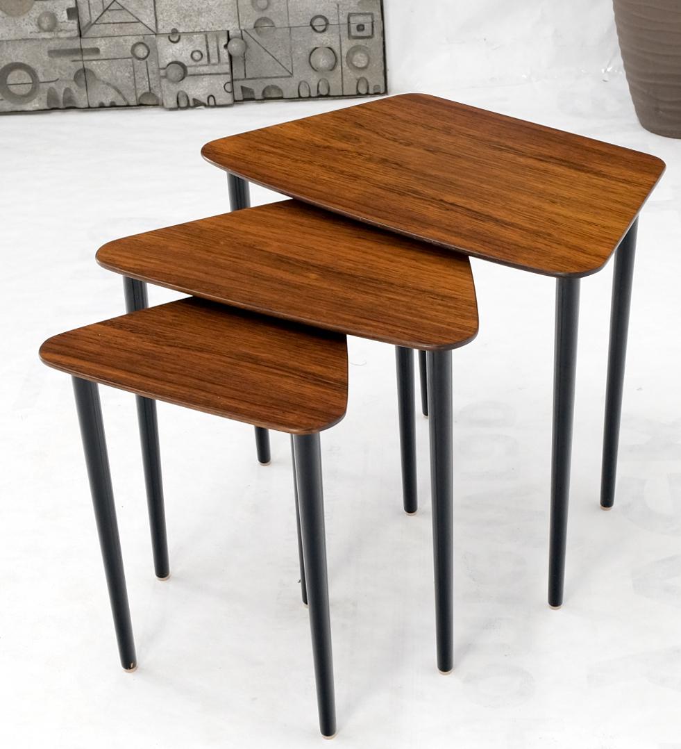 Set of Three Italian Rosewood Mid Century Modern Dowel Leg Nesting Tables For Sale 1