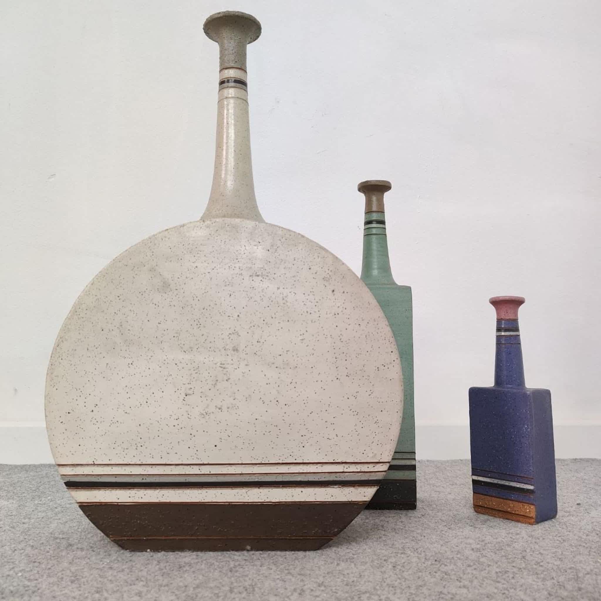 Mid-Century moderno Set di tre vasi italiani in terracotta nello stile di Bruno Gambone, anni '70 in vendita