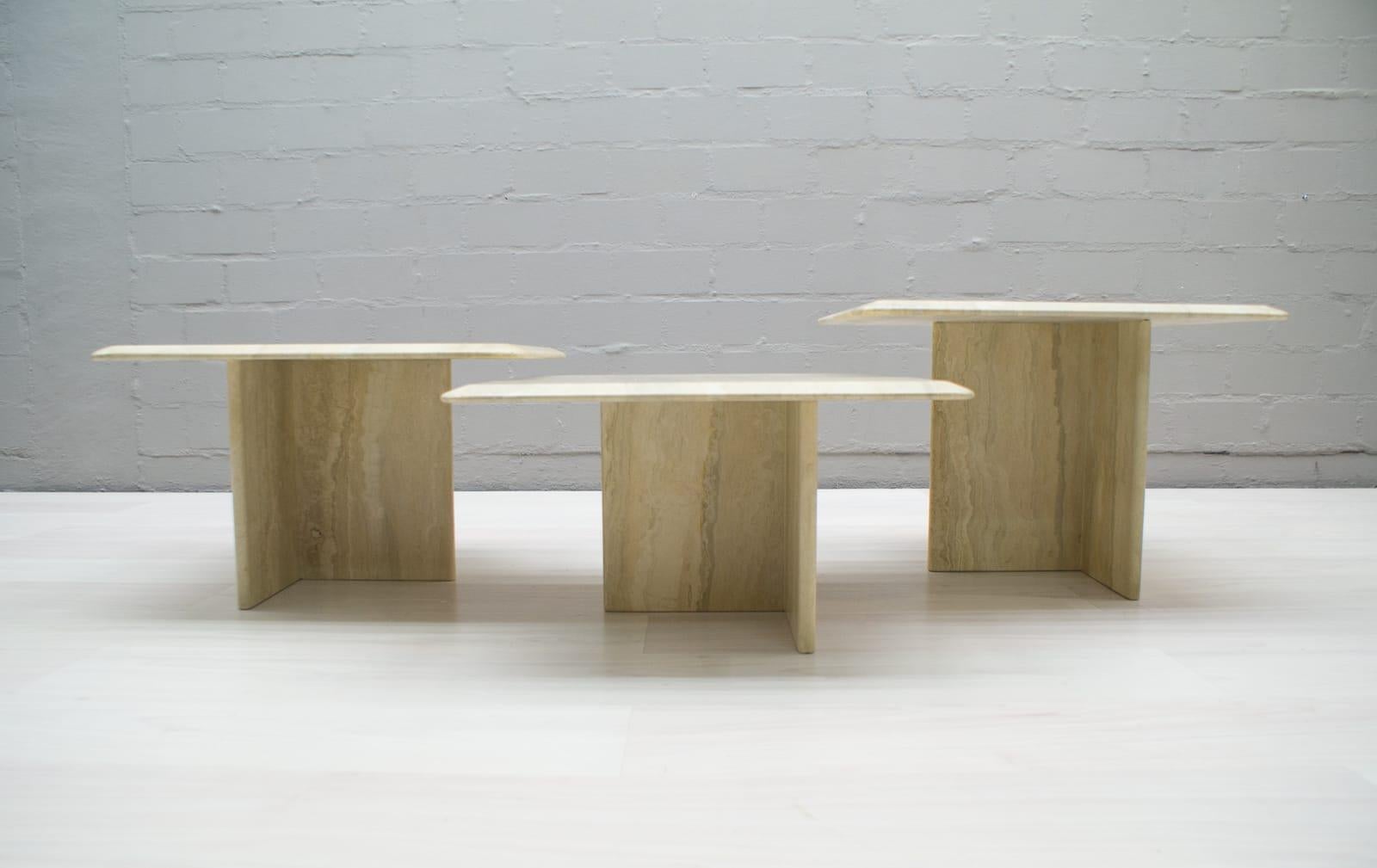 Set of Three Italian Travertine Side or End Tables, 1970s In Good Condition In Nürnberg, Bayern