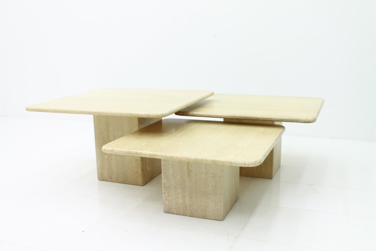 Set of Three Italian Travertine Side or End Tables, 1970s In Good Condition In Frankfurt / Dreieich, DE